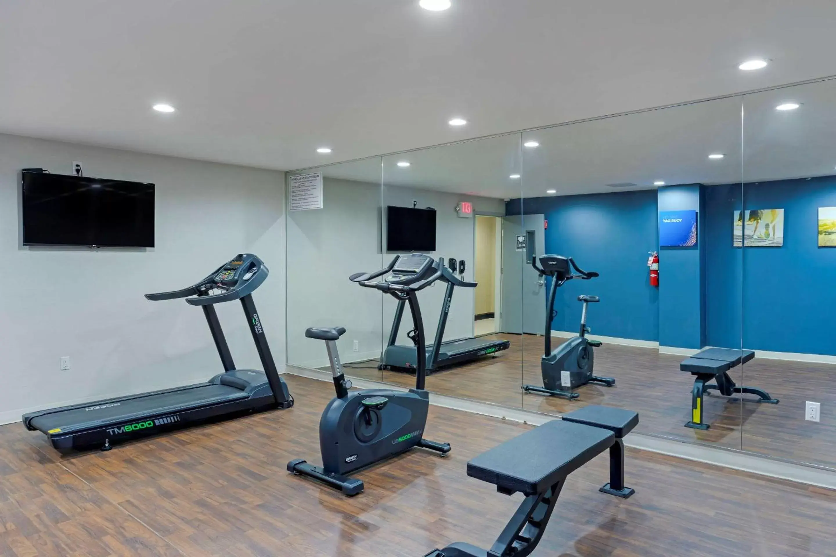 Activities, Fitness Center/Facilities in Comfort Inn & Suites near Stadium