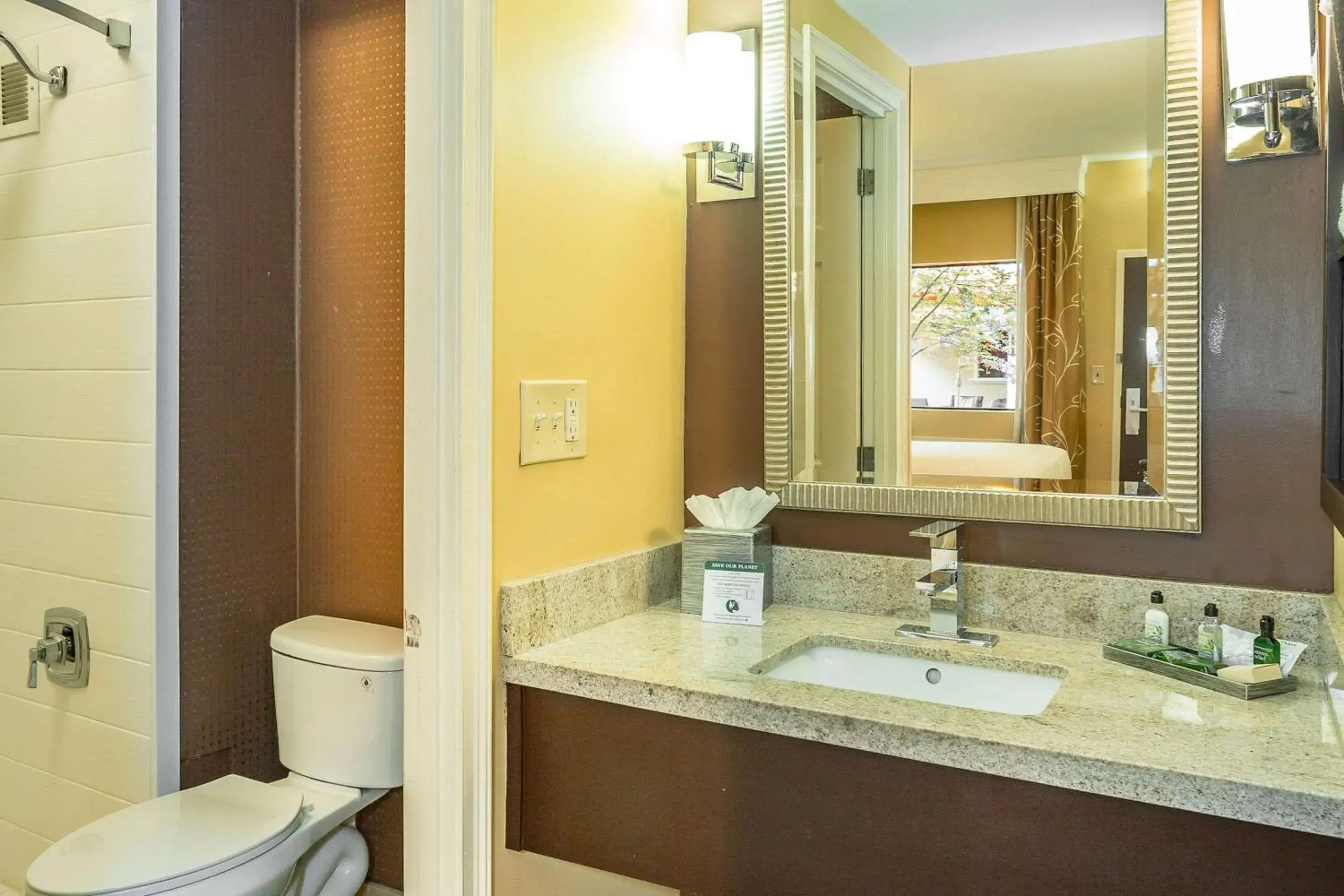 Bathroom in Inn at the Peachtrees, Ascend Hotel Collection