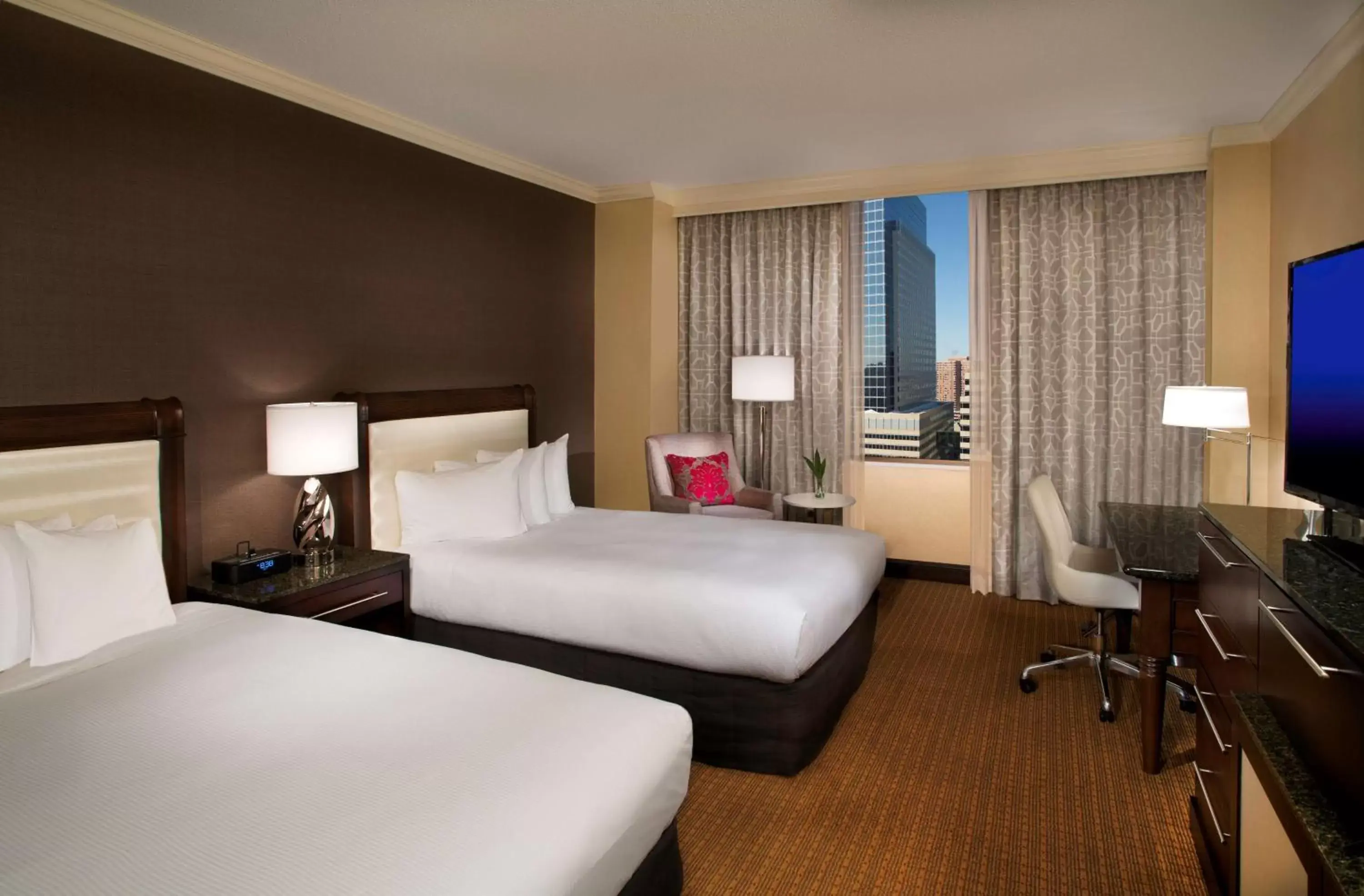 Bedroom, Bed in Hilton Minneapolis