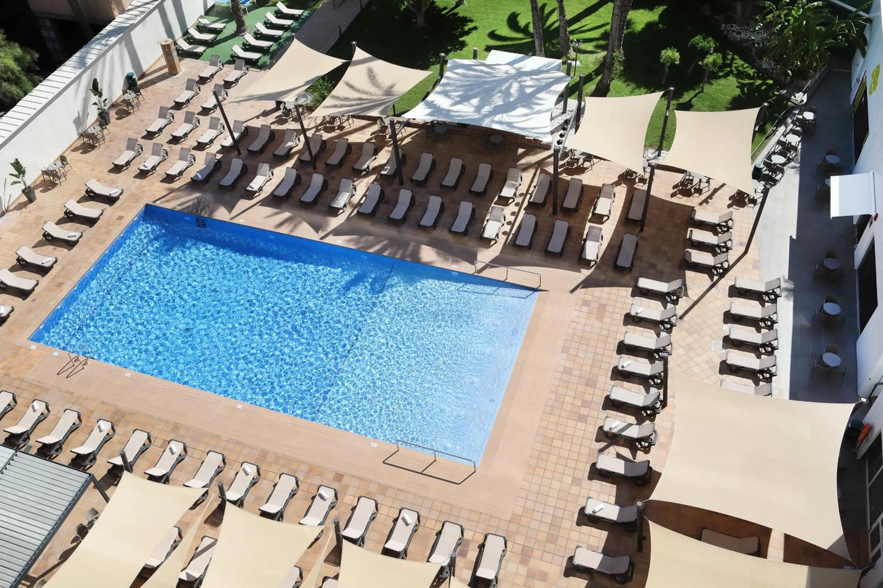 Swimming pool in Helios Benidorm