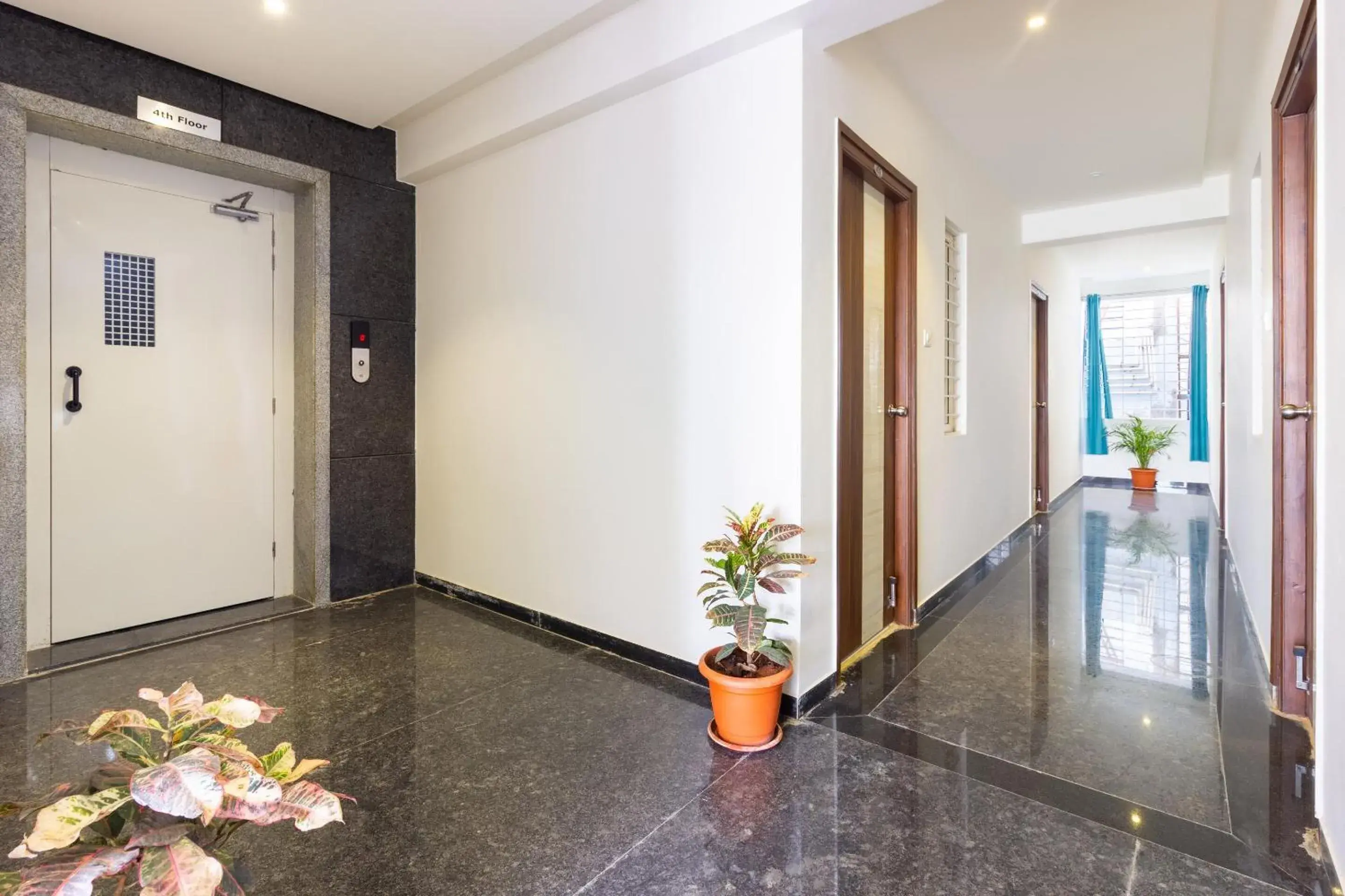 Lobby or reception in OYO Qualia Inn Kondapur Near Botanical Garden