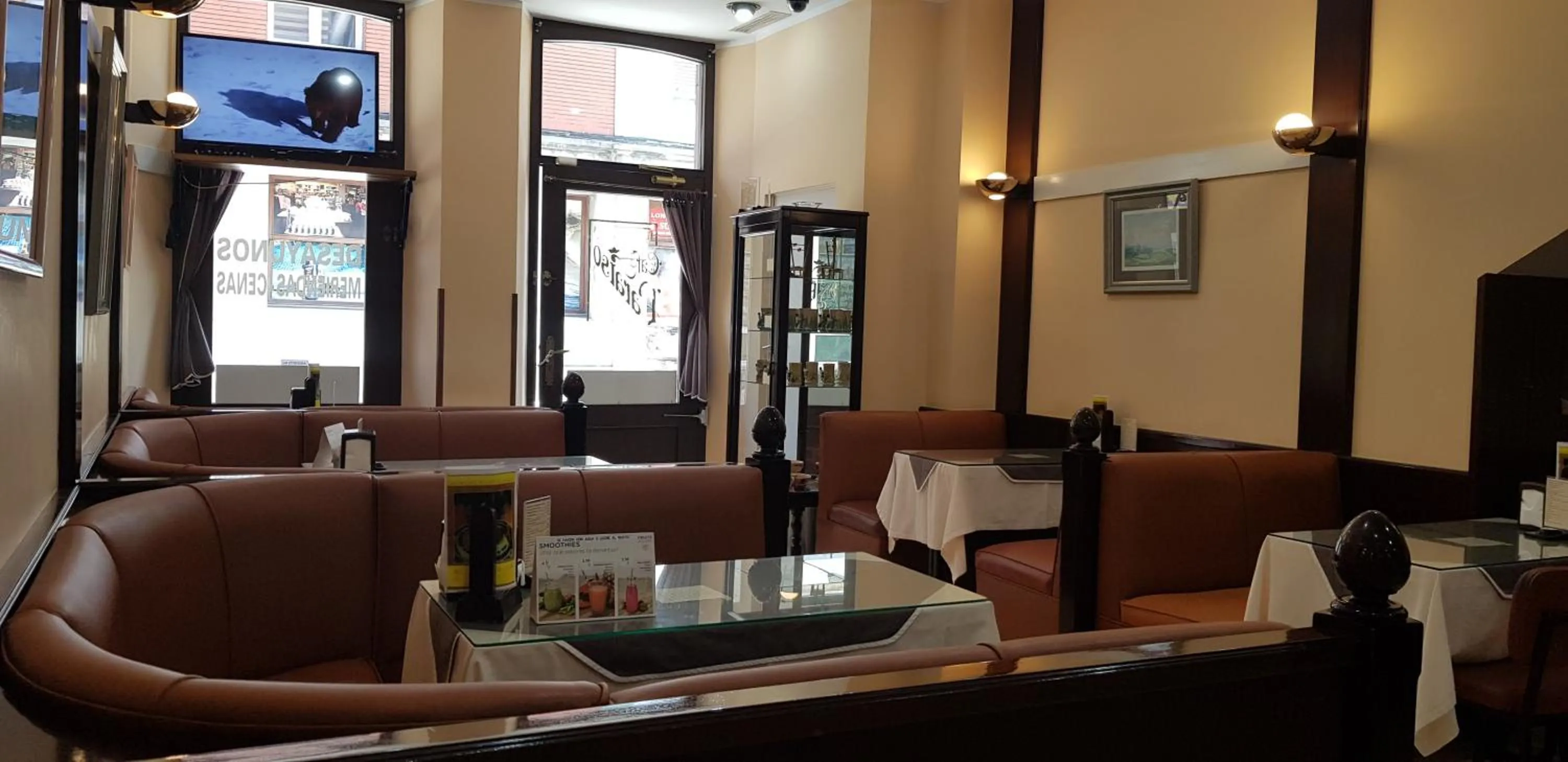 Restaurant/places to eat in Gran Hotel Paraiso