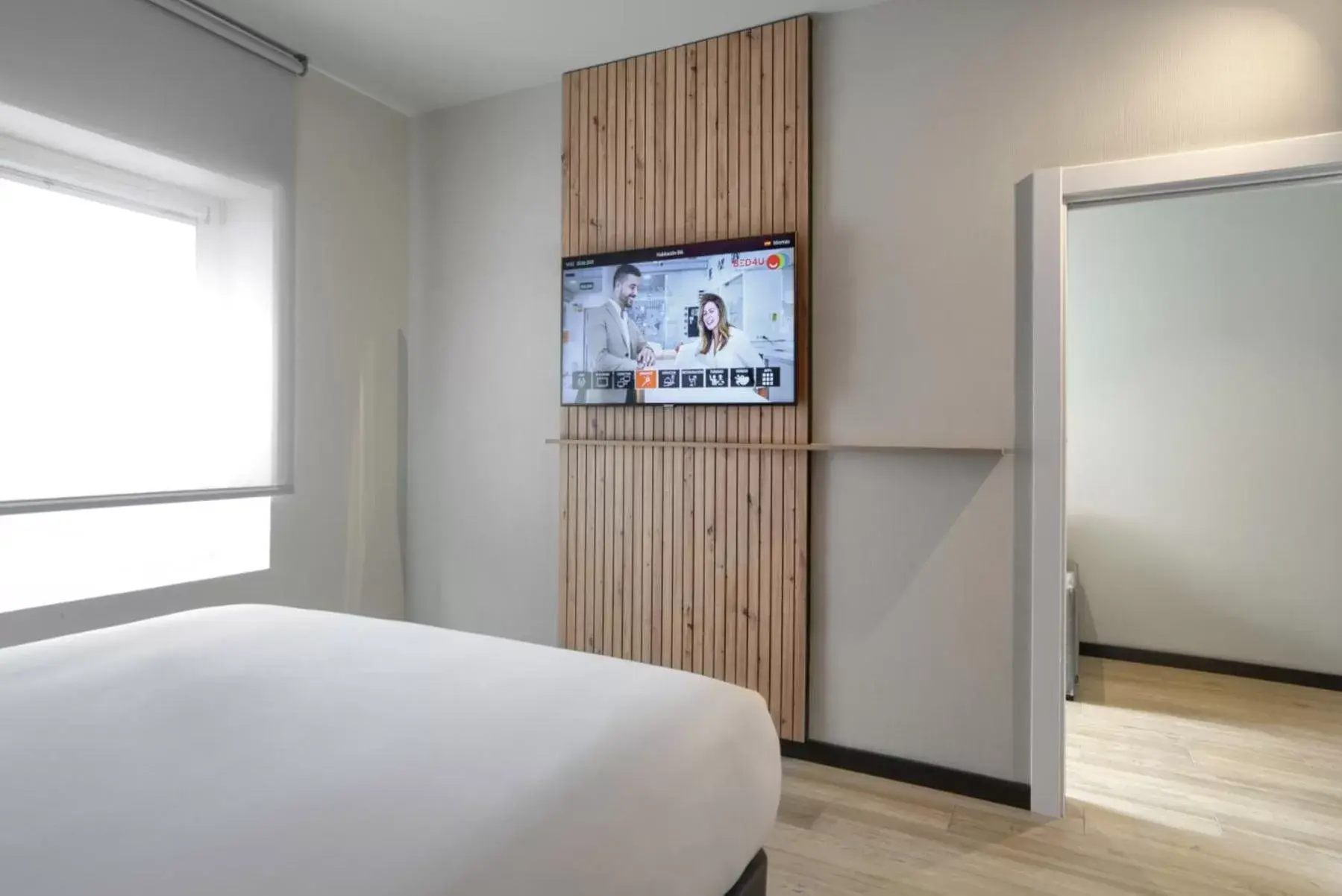 TV and multimedia, TV/Entertainment Center in Hotel Bed4U Bilbao