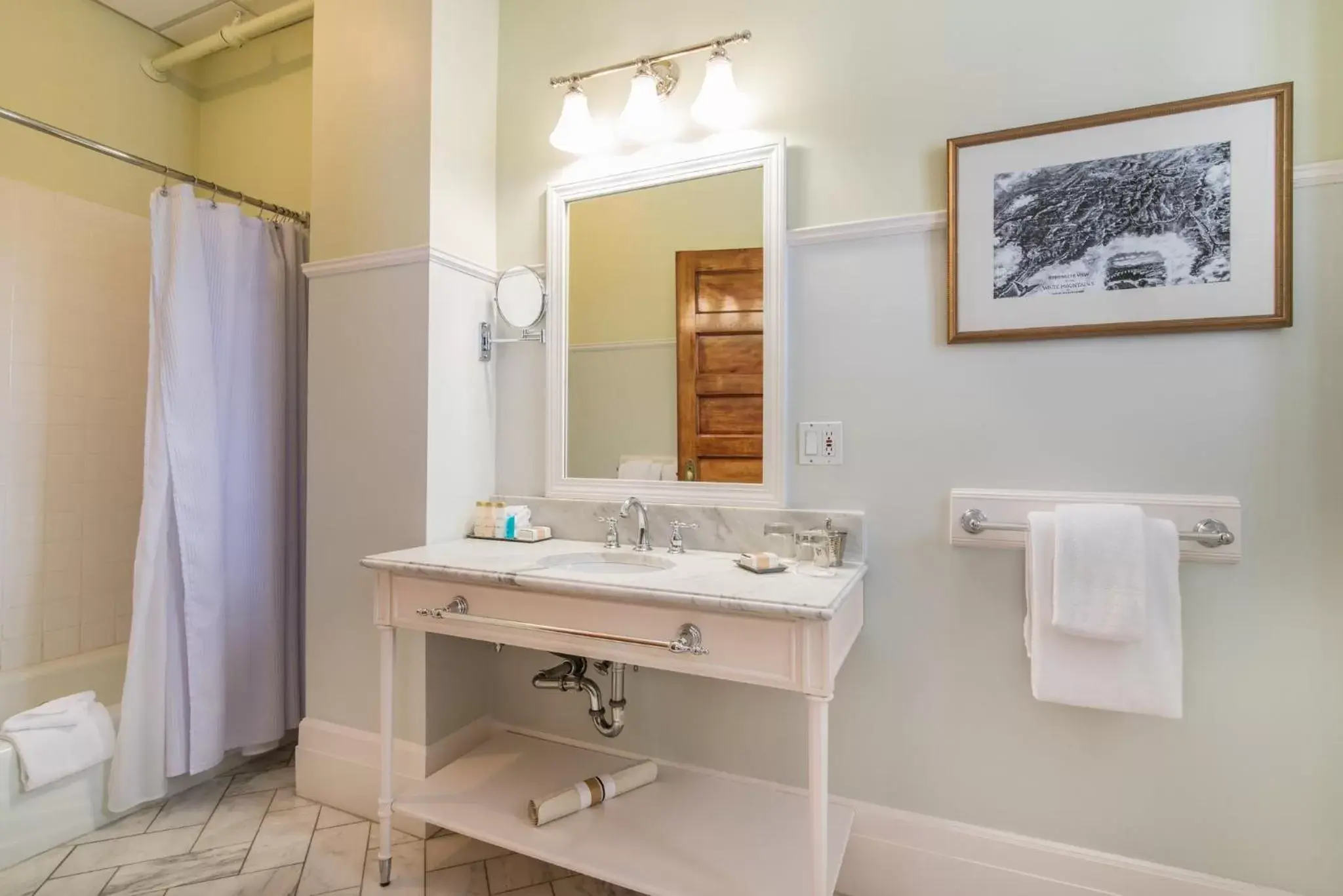 Photo of the whole room, Bathroom in Omni Mount Washington Resort