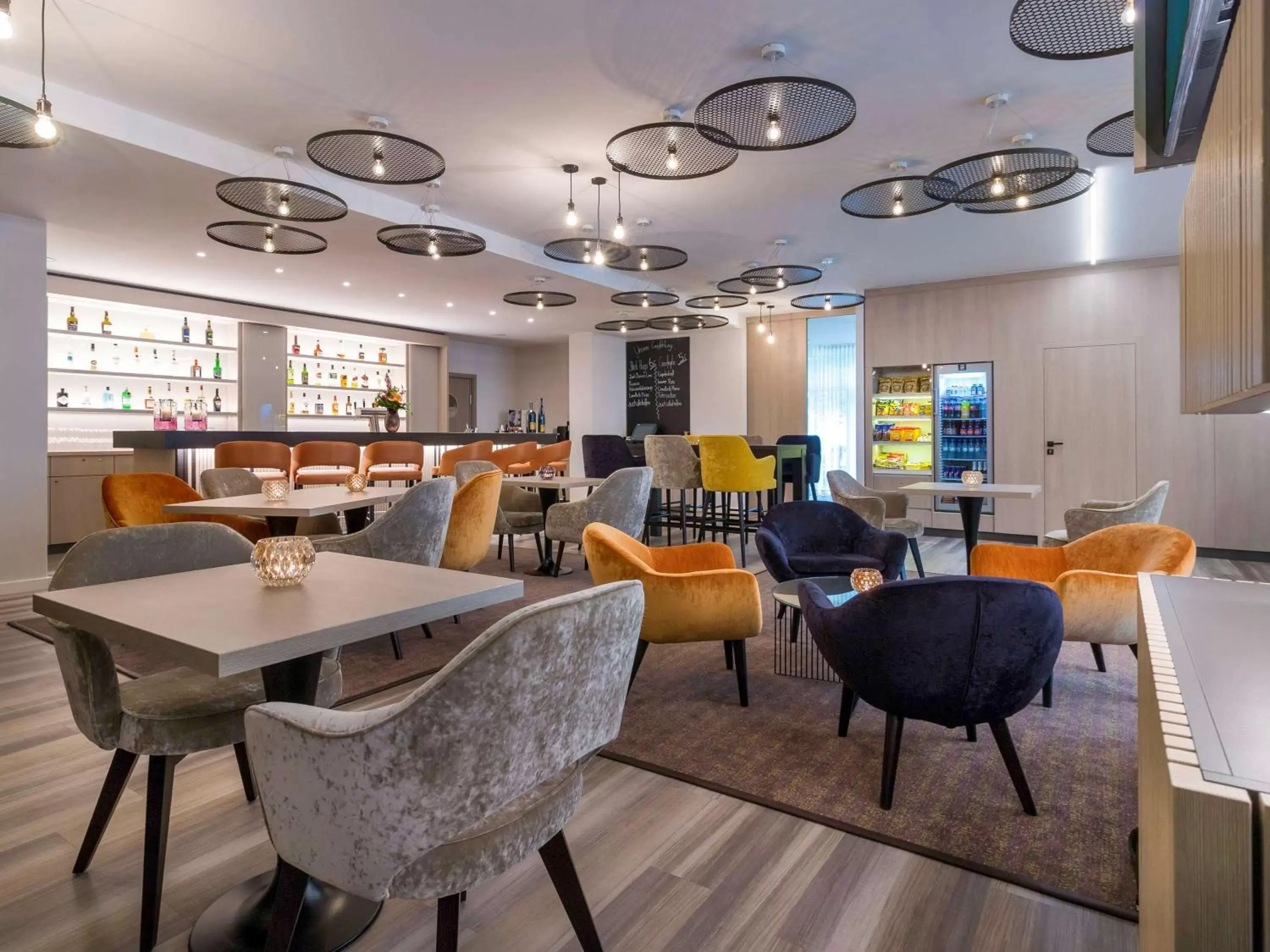 Sports, Restaurant/Places to Eat in Mercure Hannover Oldenburger Allee