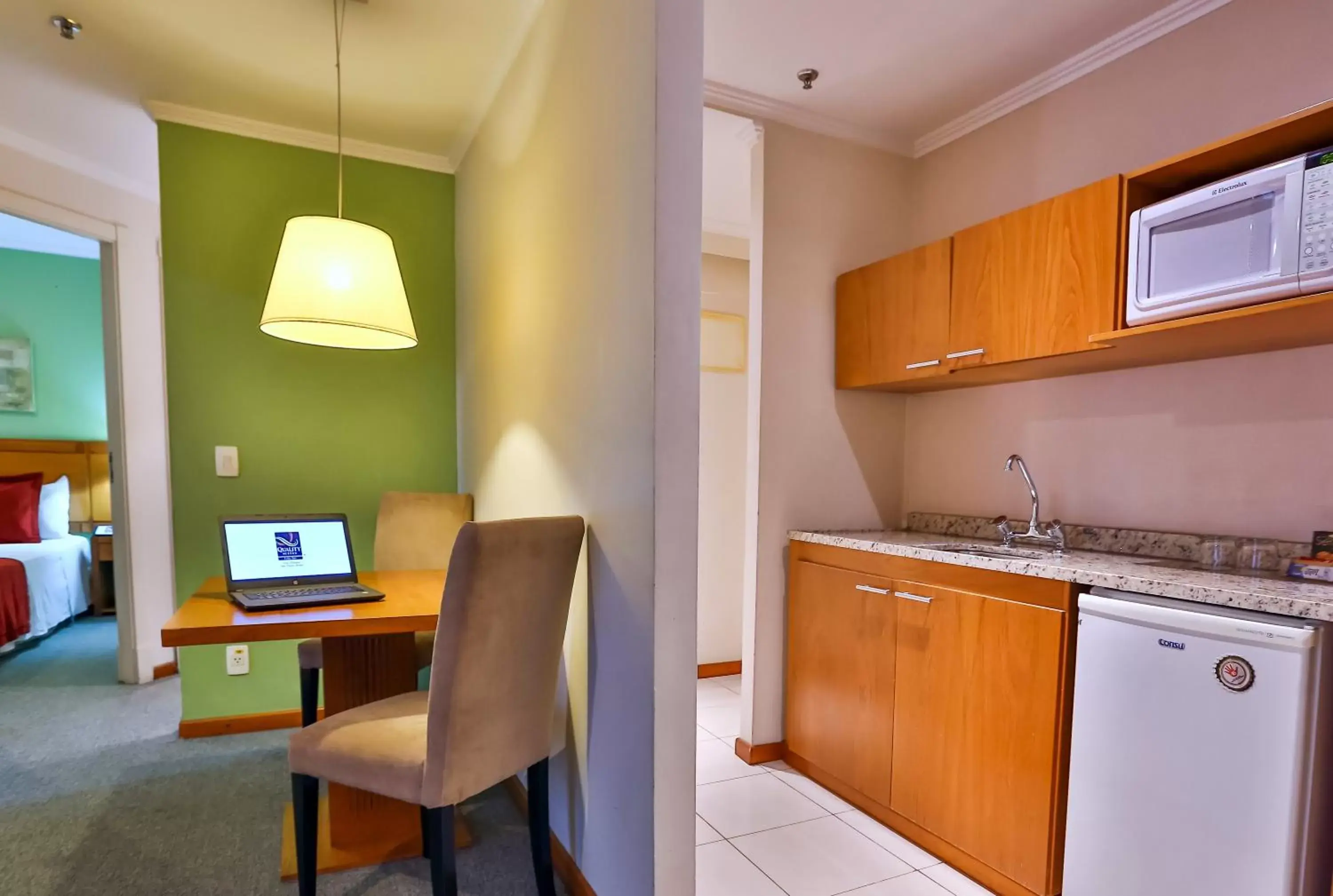 Kitchen or kitchenette, Kitchen/Kitchenette in Quality Suites Vila Olimpia