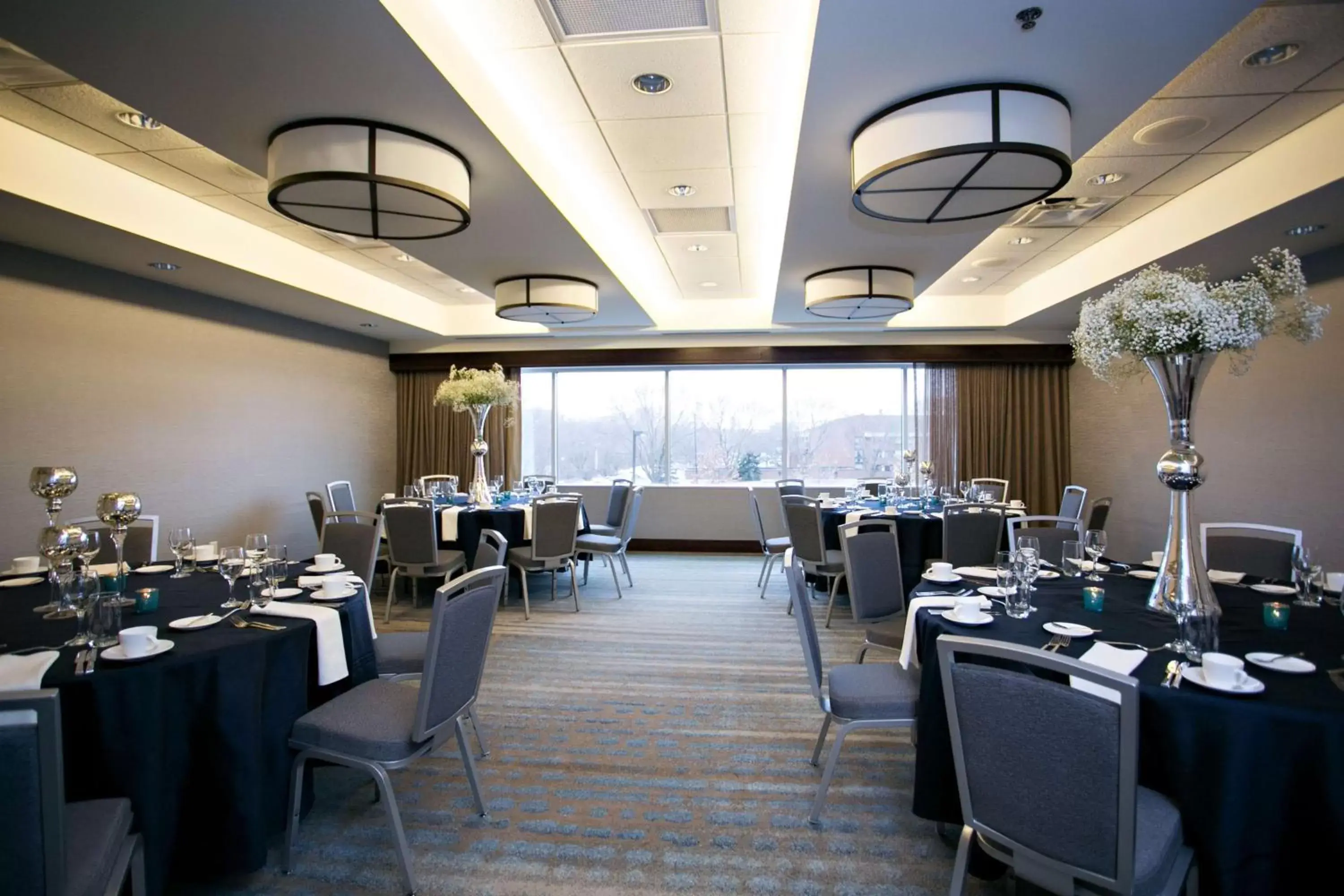 Meeting/conference room, Restaurant/Places to Eat in Hilton Minneapolis Bloomington