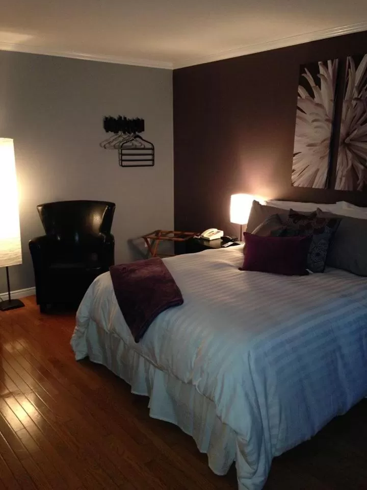 Bed in Restland Motel