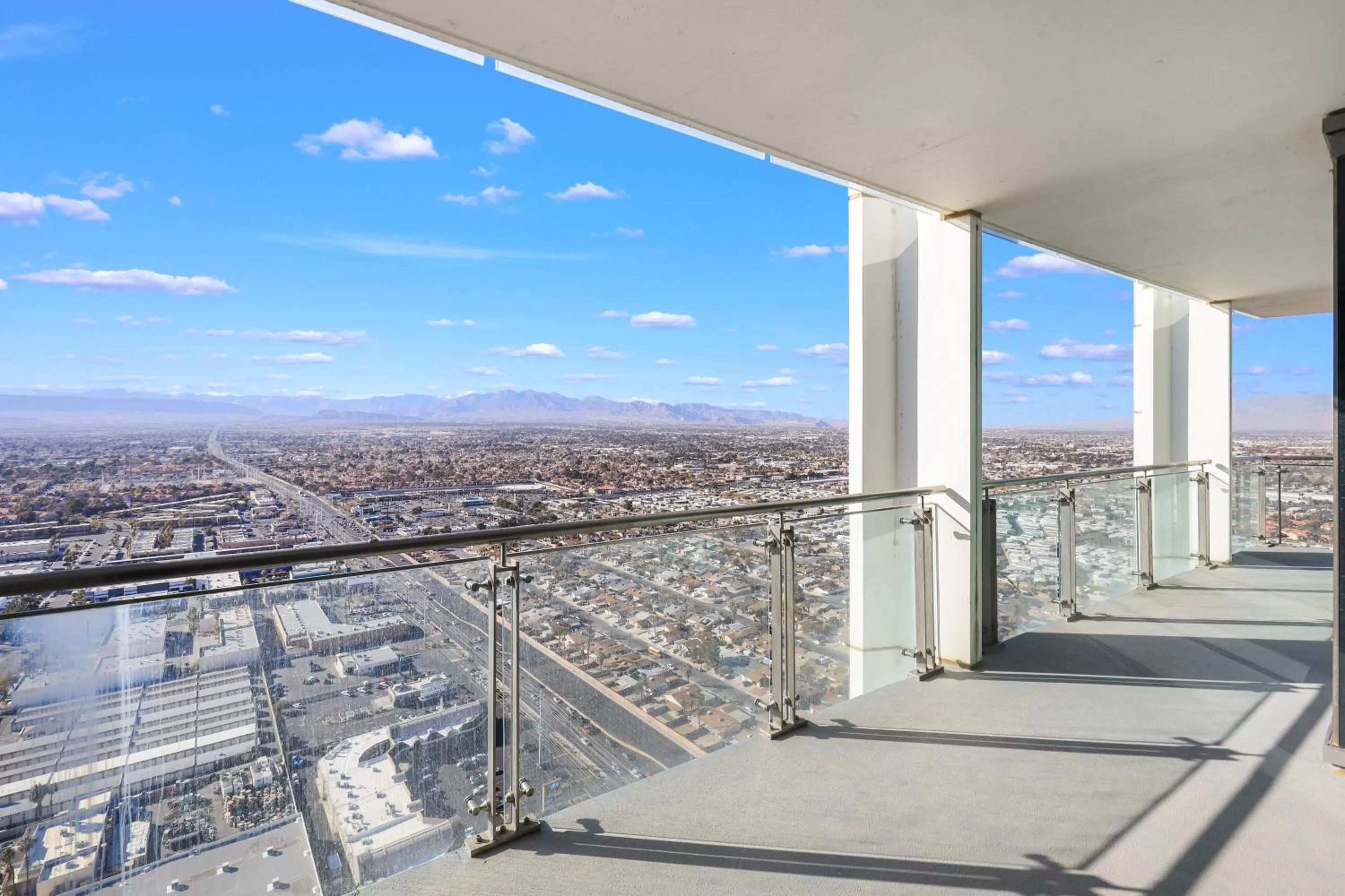 Day in Vegas Palms HIGH 52nd fl. 1BDR corner penthouse 1220sqft