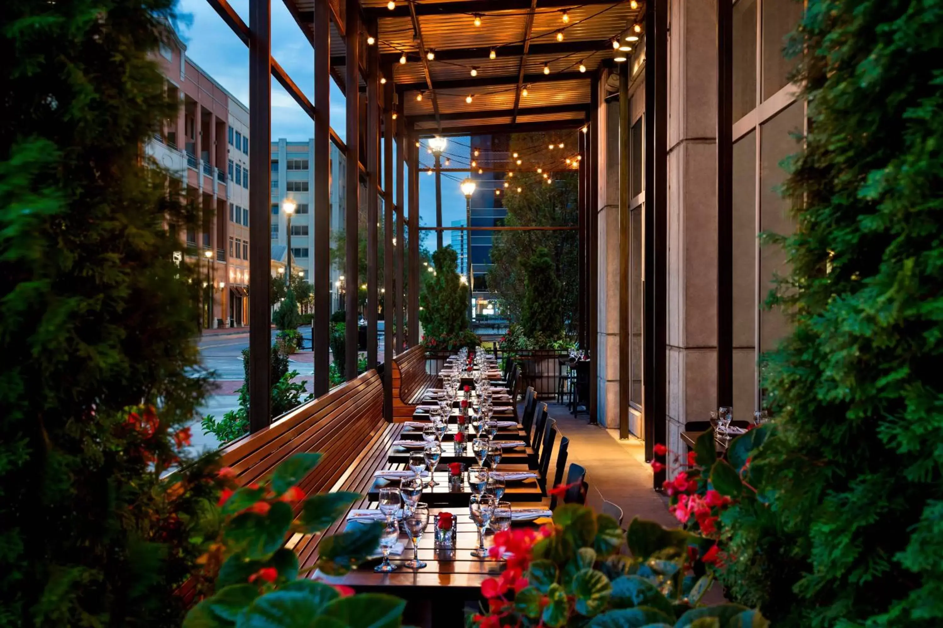 Restaurant/places to eat in Twelve Midtown, Marriott Autograph Collection