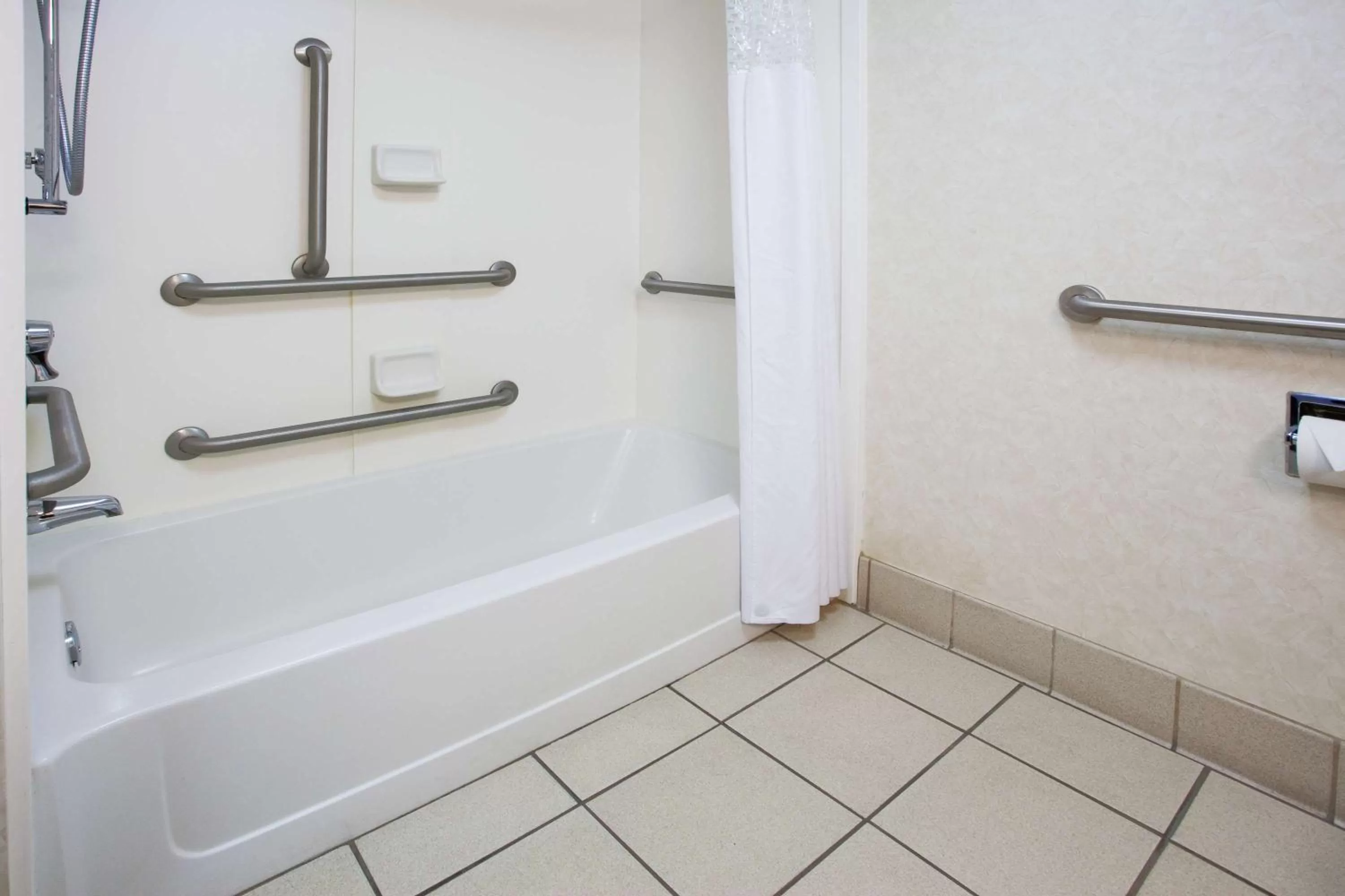 Bathroom in Hampton Inn & Suites Oxford-Anniston
