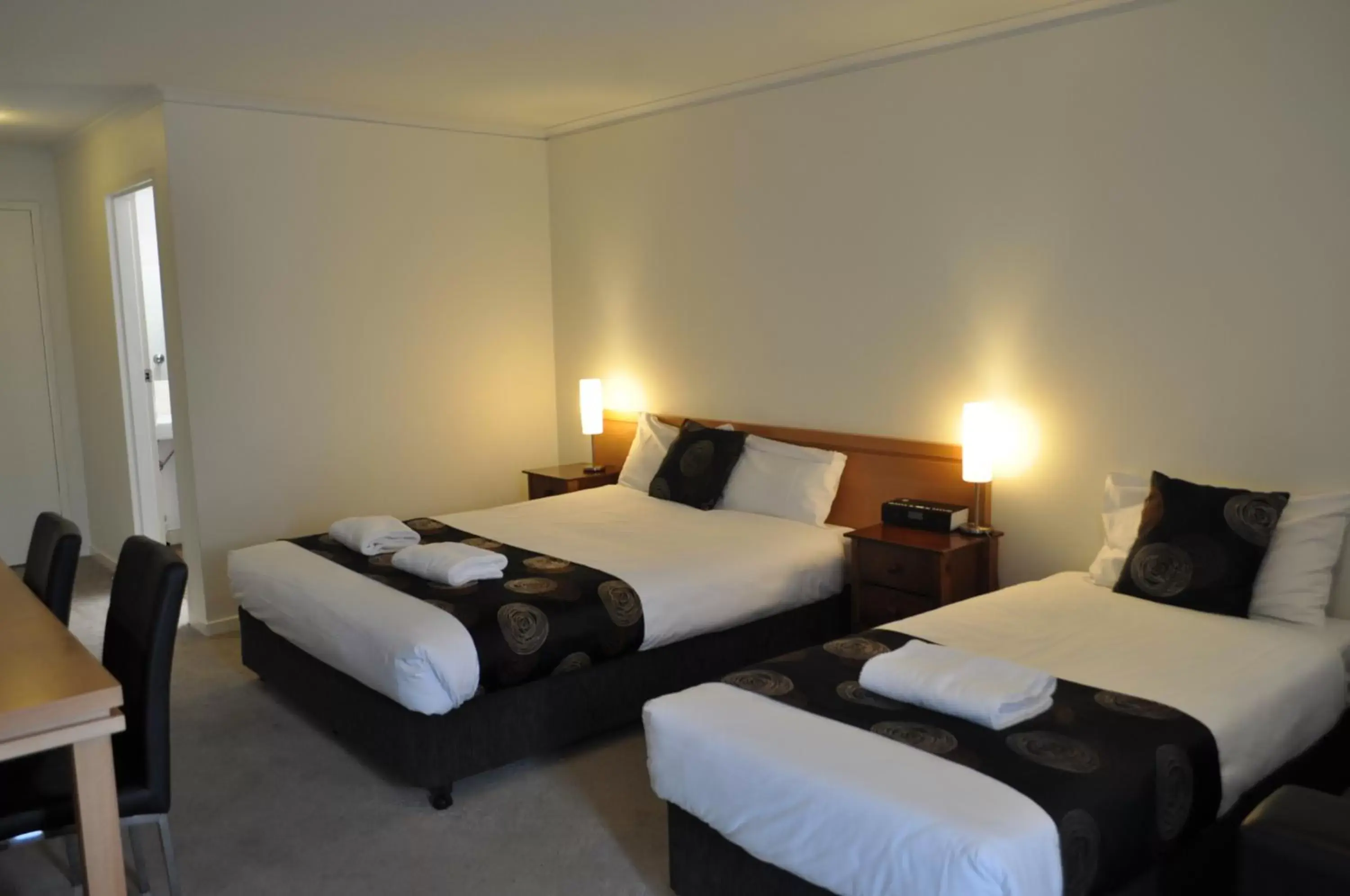 Bedroom, Bed in Albury Burvale Motor Inn