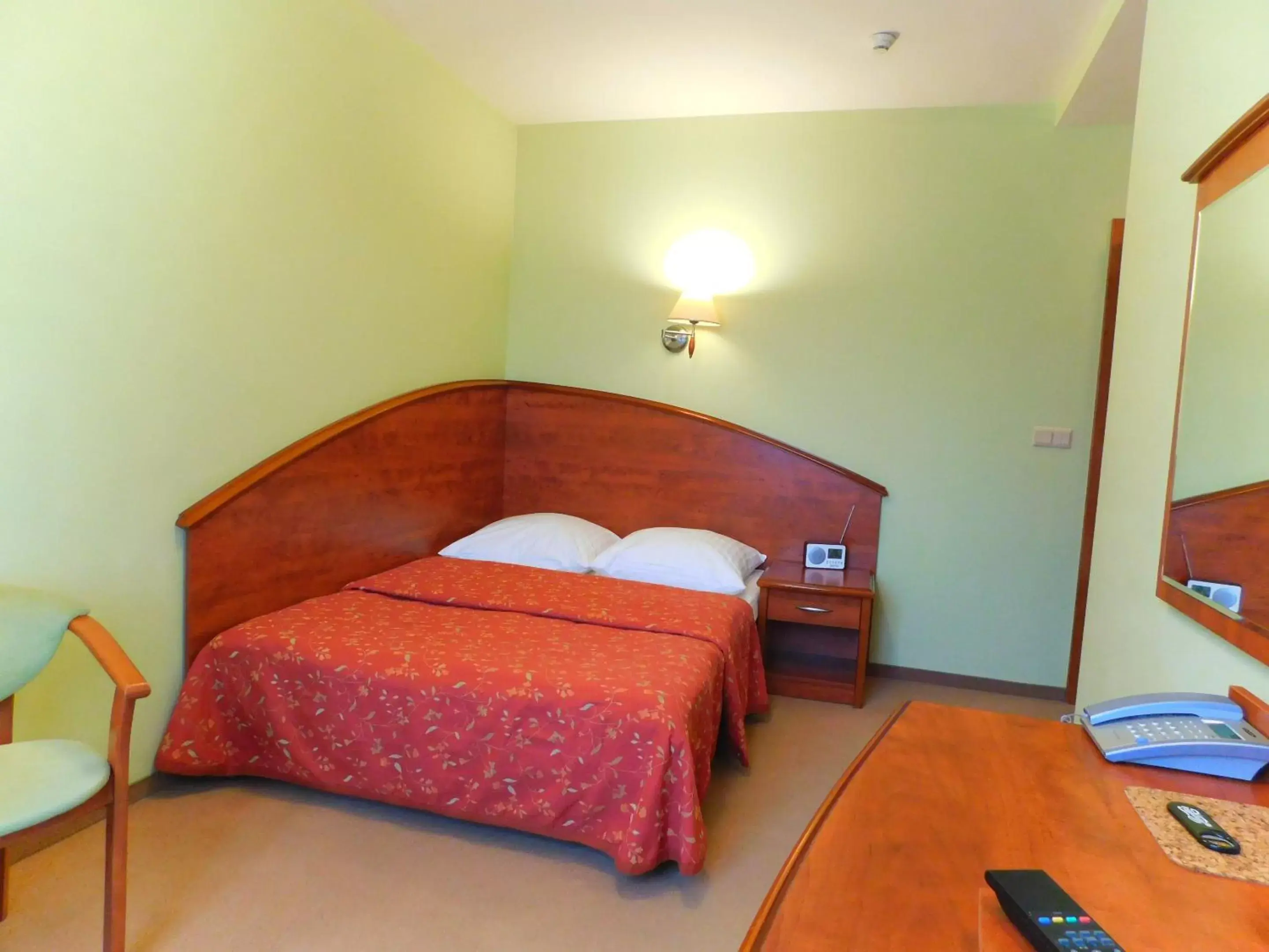Single Room with Bathroom - single occupancy in Hotel Piast Single Room with Bathroom - single occupancy in Hotel Piast