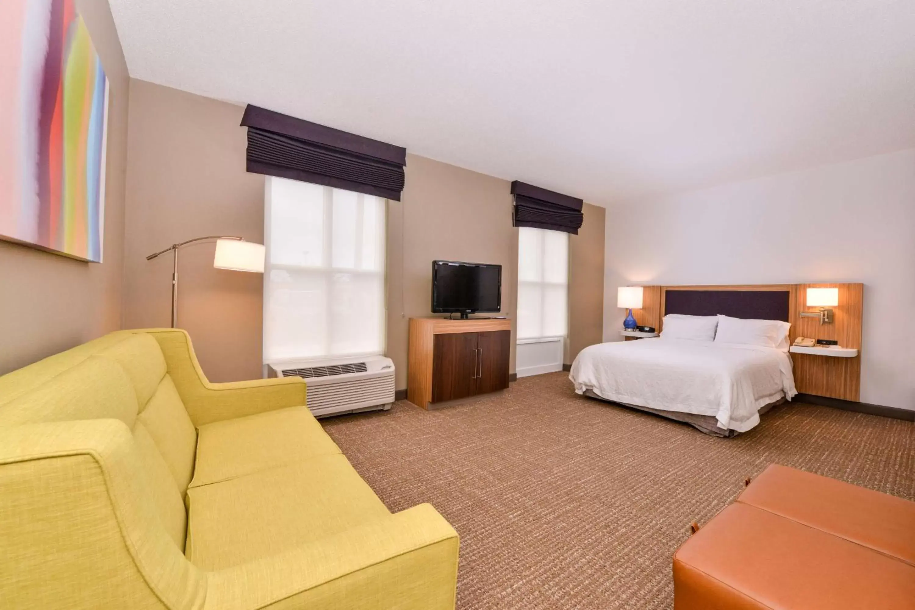 Bedroom in Hampton Inn & Suites by Hilton Plymouth