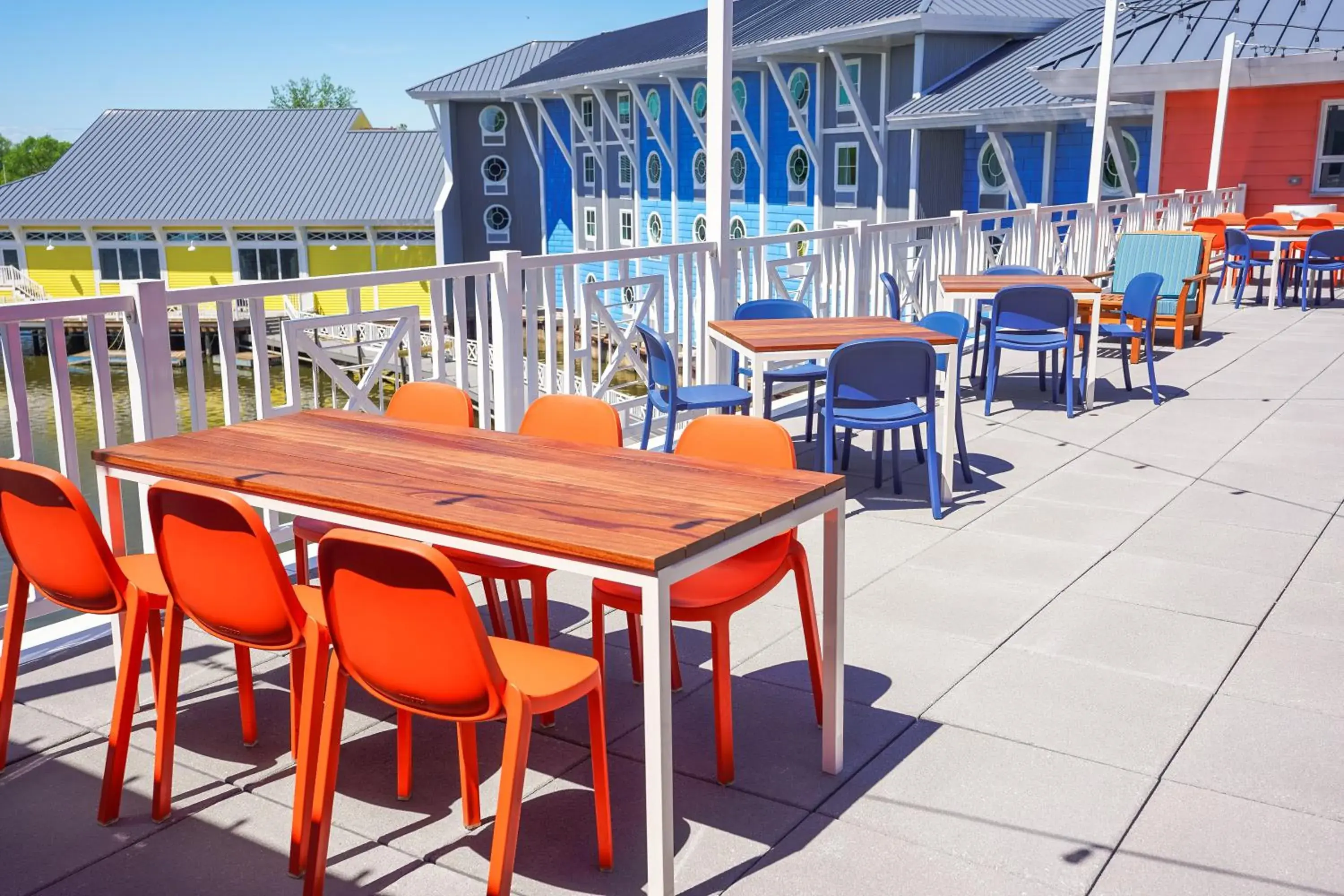 Balcony/Terrace, Restaurant/Places to Eat in Cedar Point Castaway Bay Indoor Water Park