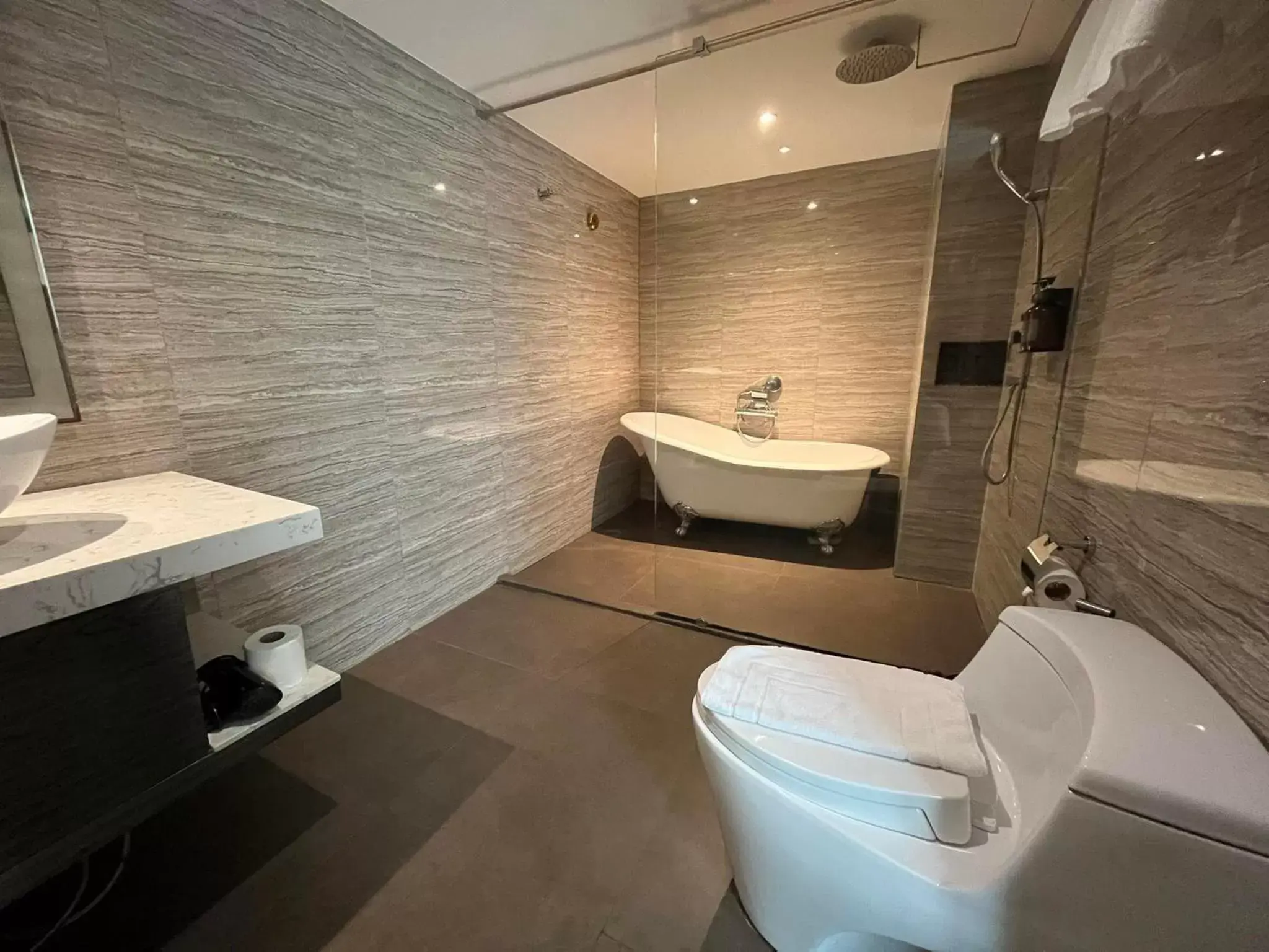 Bathroom in Arte Hotel - SHA Extra Plus