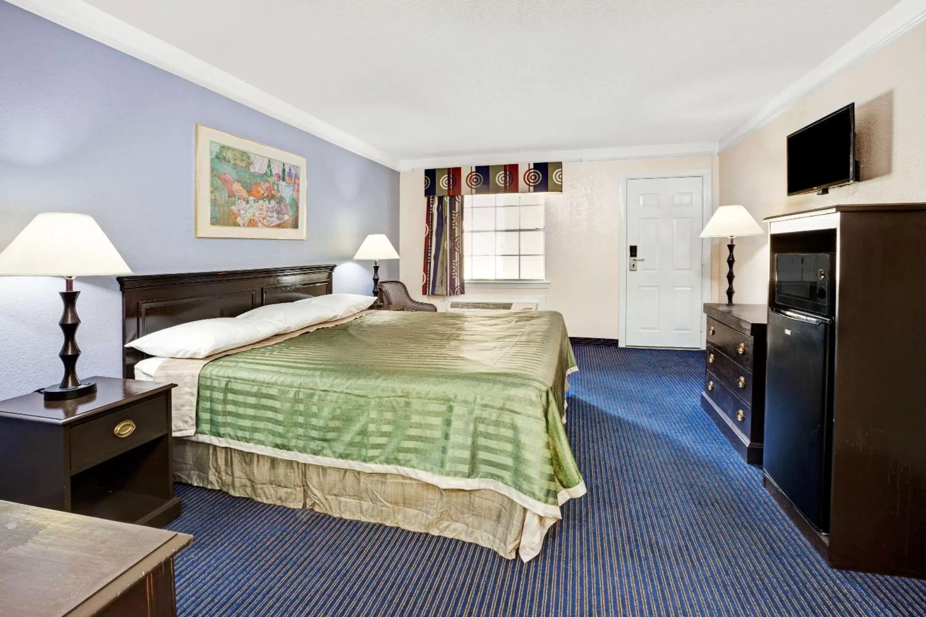 Photo of the whole room, Bed in Travelodge by Wyndham North Richland Hills/Dallas/Ft Worth