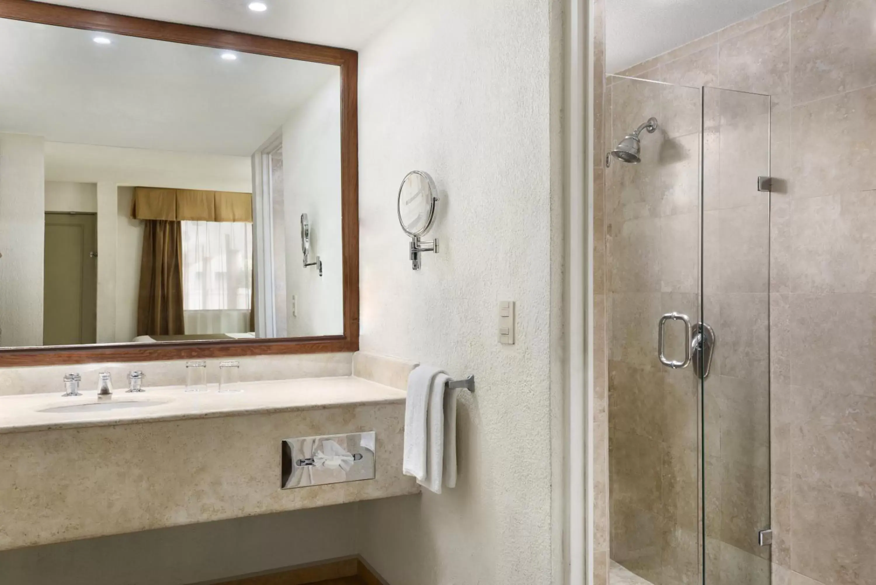 Shower, Bathroom in Wyndham Garden Obregon