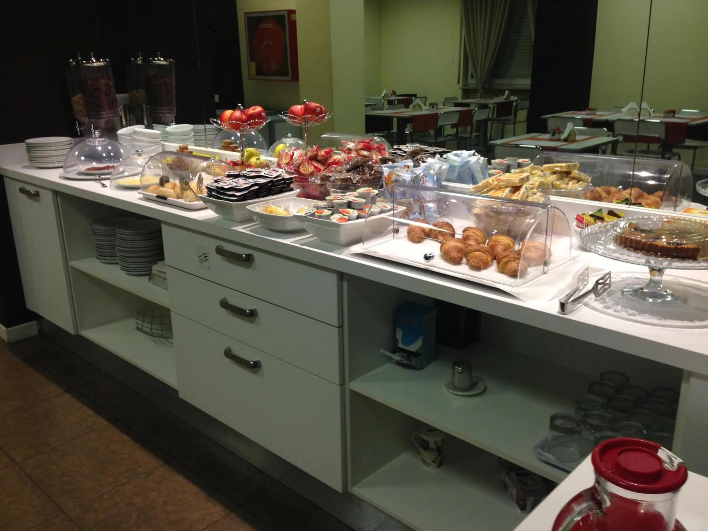 Continental breakfast in Hotel Cremona Viale