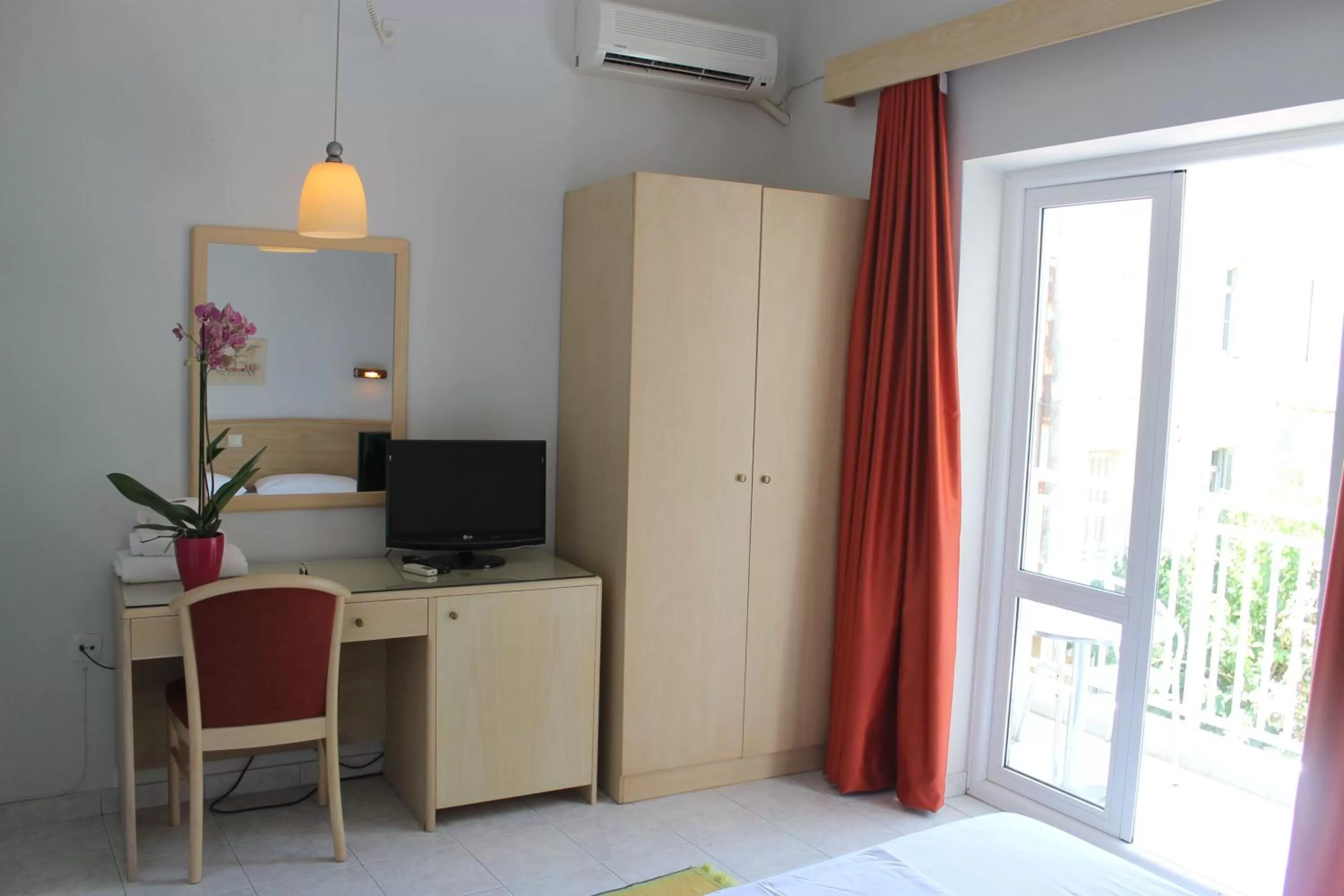 TV and multimedia in Savoy City Hotel