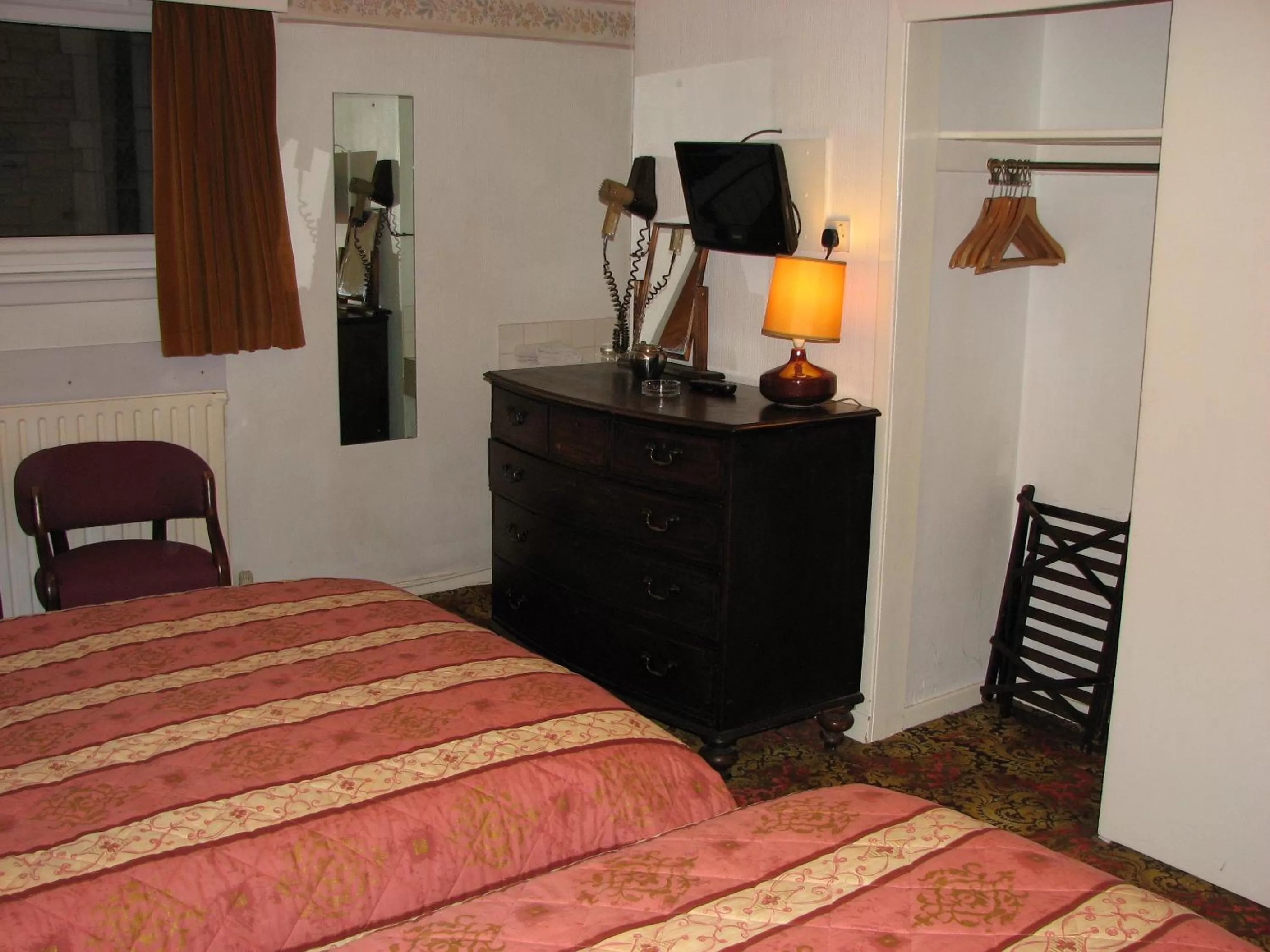 Bed in Lancaster Hotel