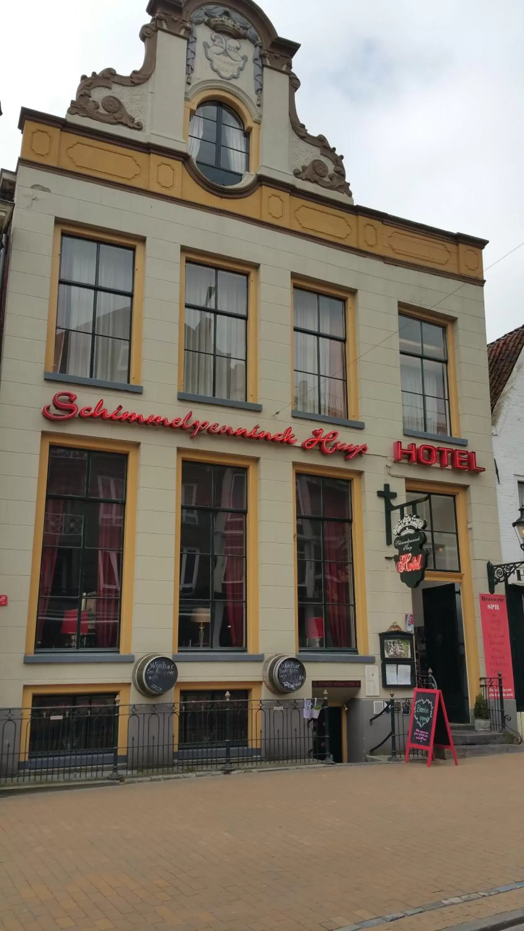 Facade/entrance, Property Building in Hotel Schimmelpenninck Huys