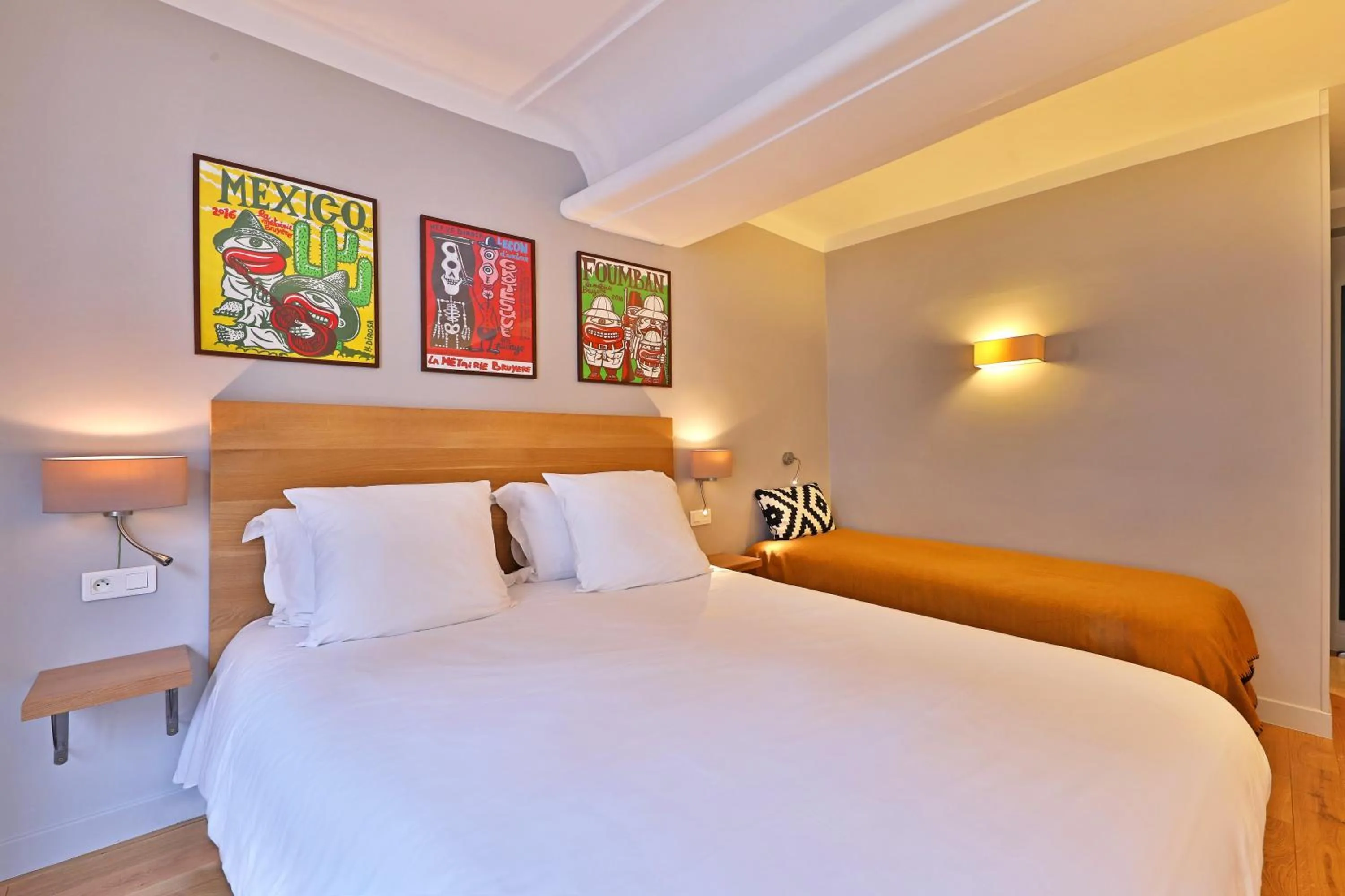 Bed in Hôtel Louvre Richelieu