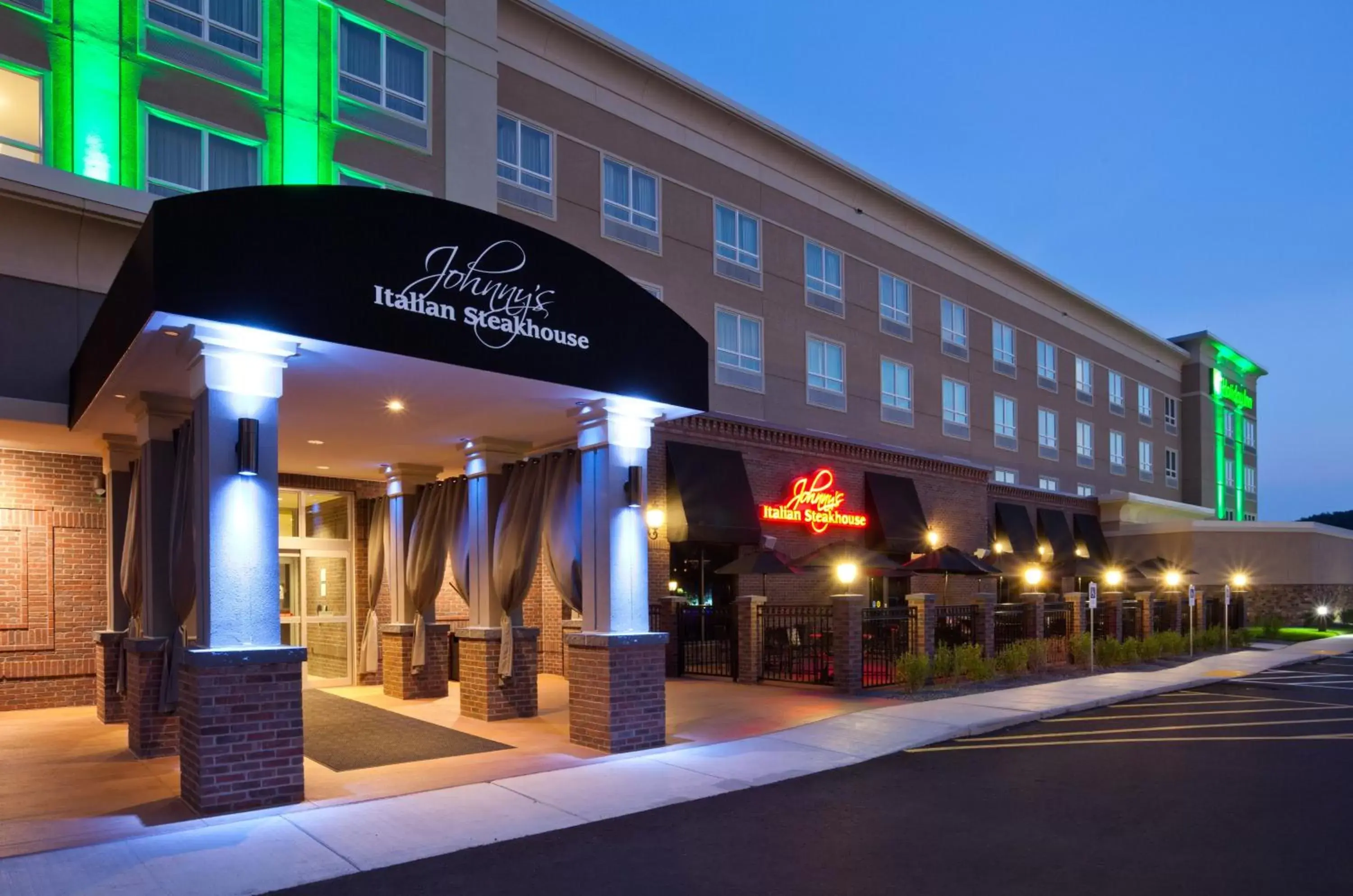 Restaurant/places to eat, Property Building in Holiday Inn Eau Claire South, an IHG Hotel