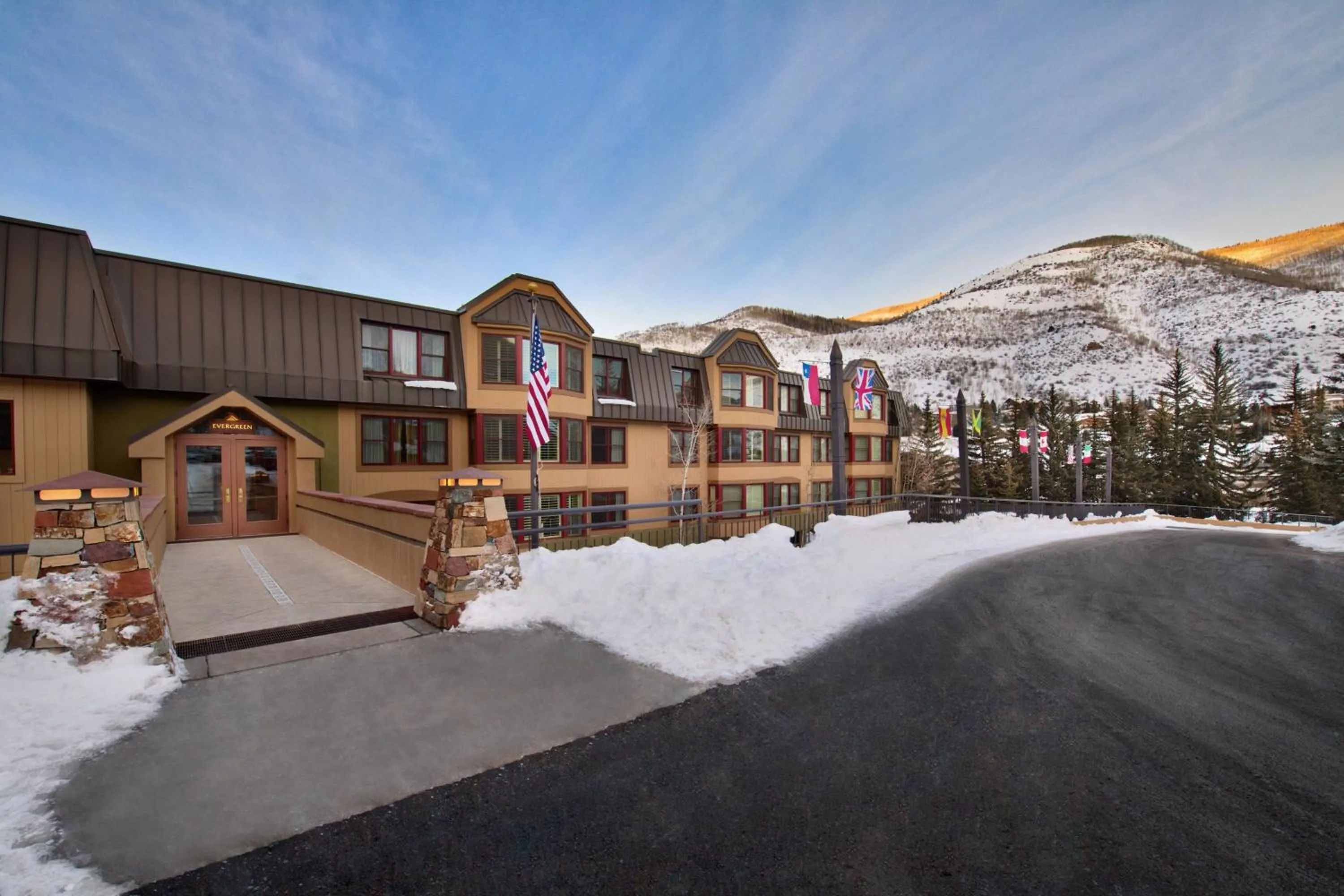 Property building in Marriott's StreamSide Evergreen at Vail