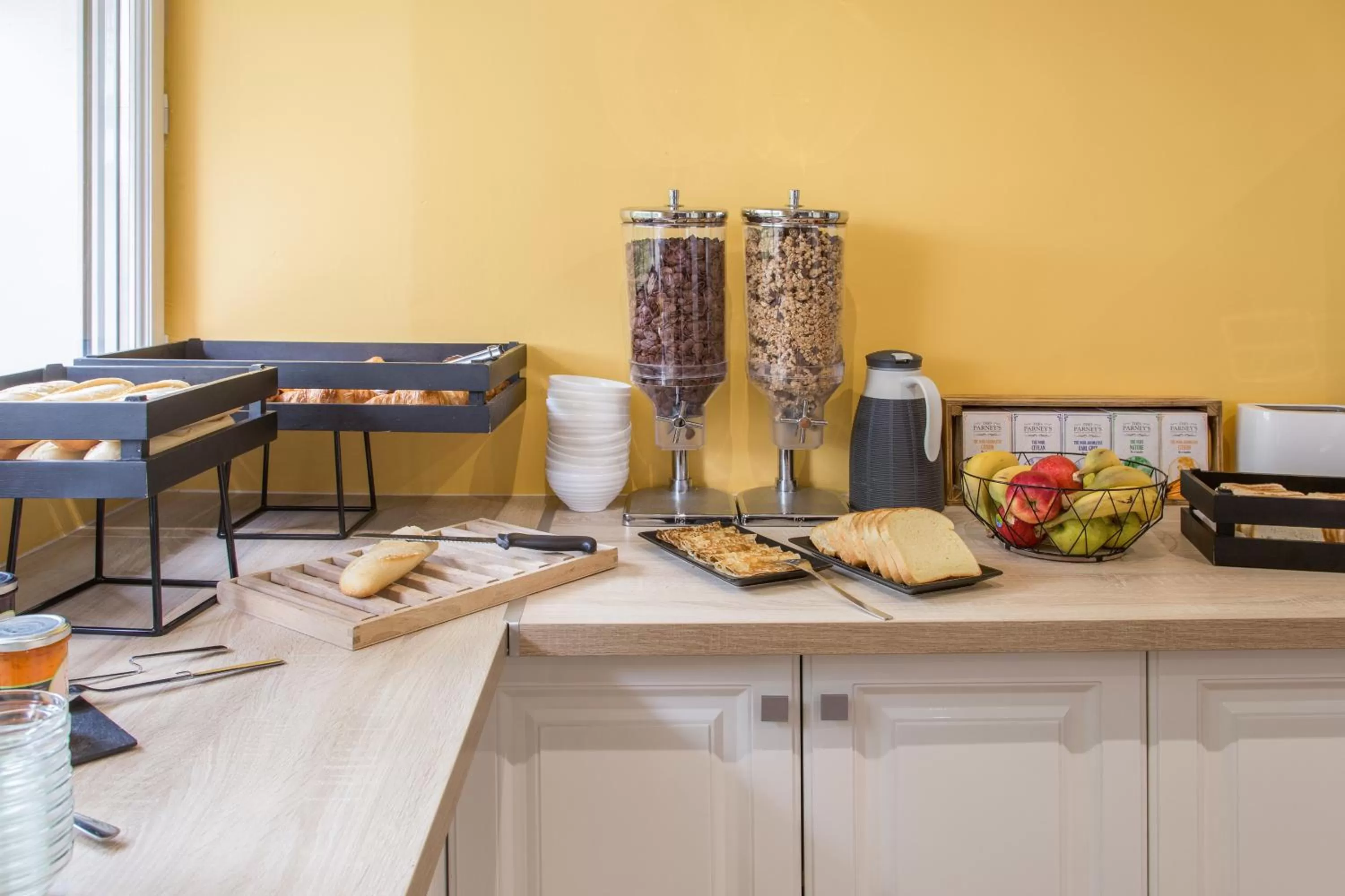 Food and drinks in Comfort Aparthotel Le Mans