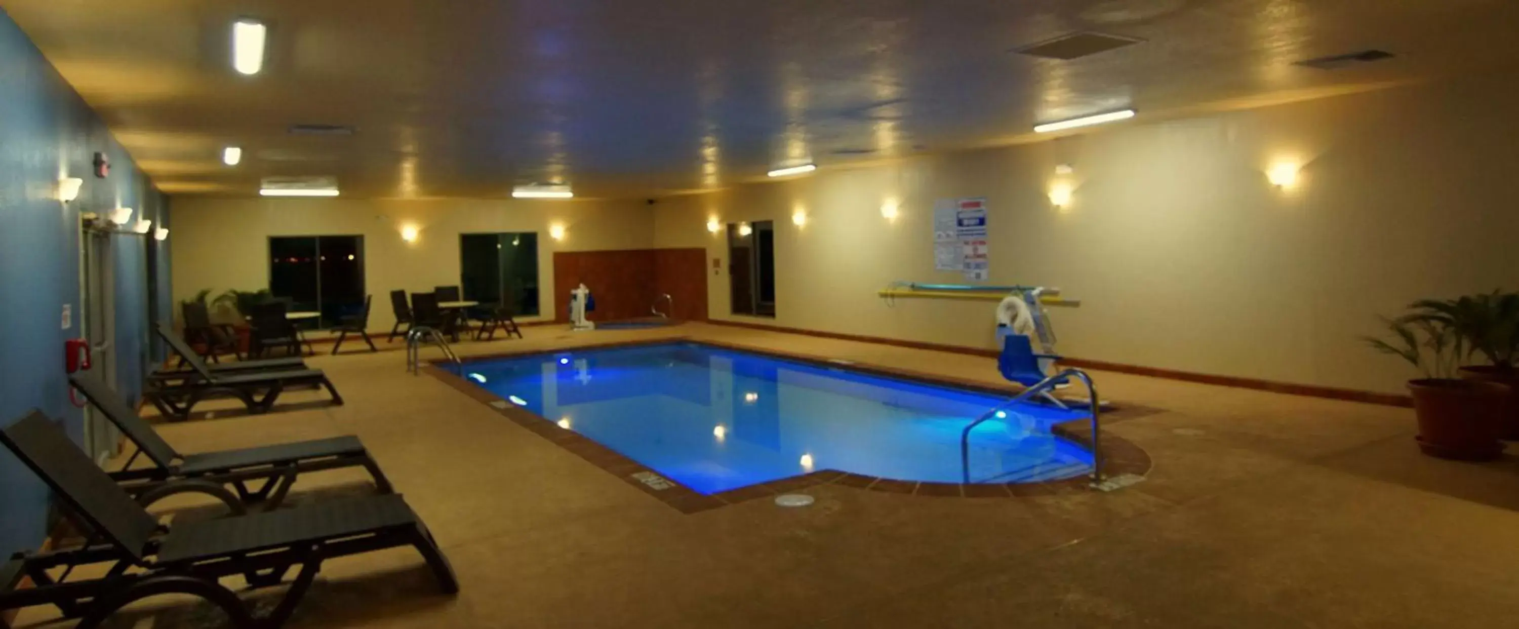On site, Swimming Pool in Best Western East El Paso Inn