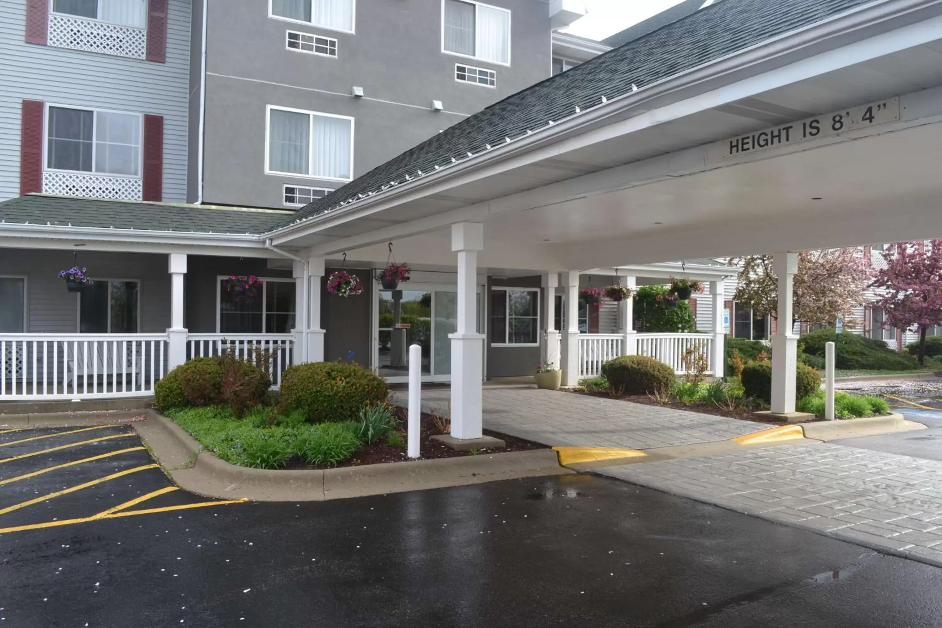 Property Building in Country Inn & Suites by Radisson, Gurnee, IL