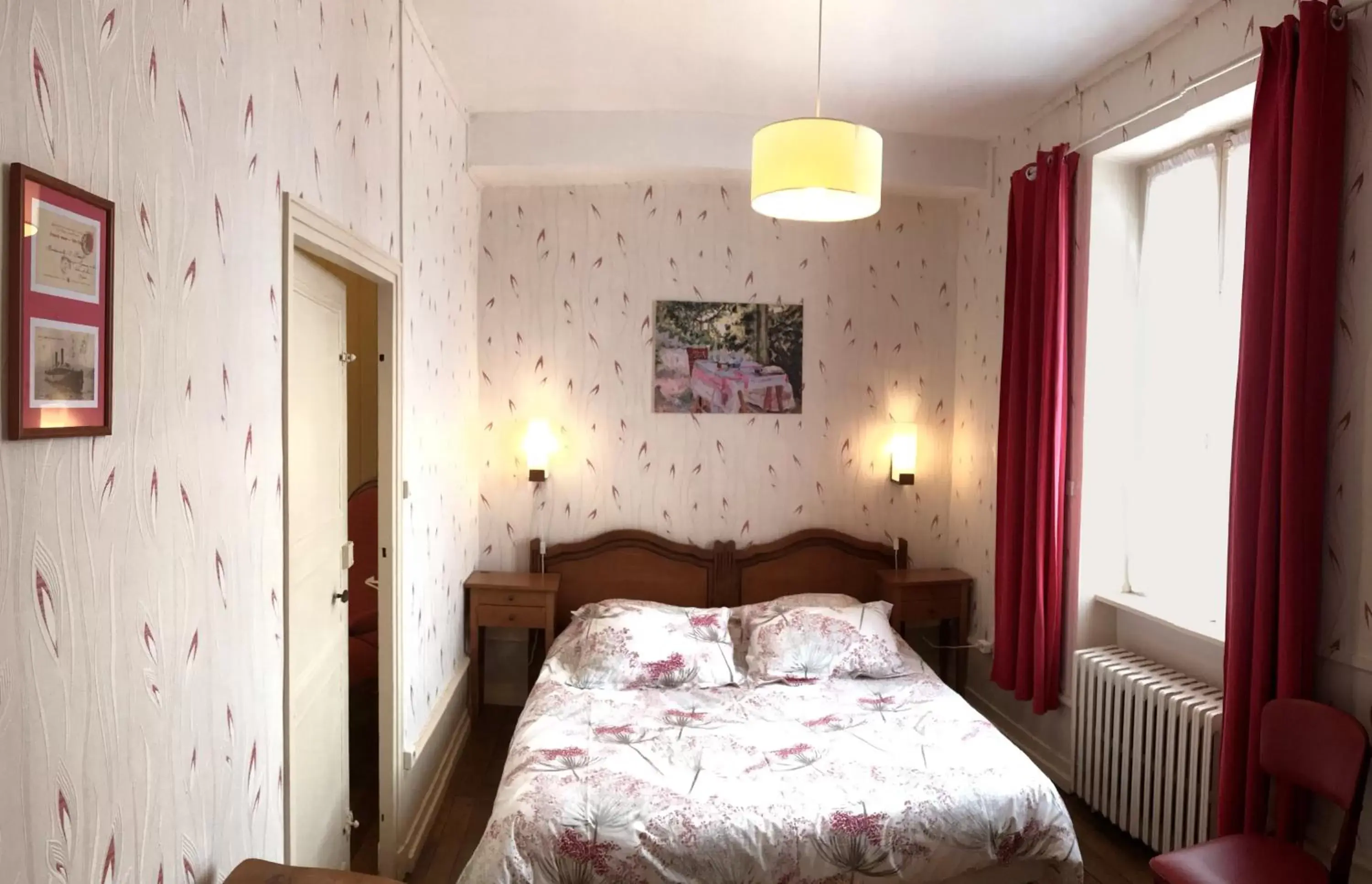 Bedroom, Bed in Chambres d'hôtes La Distillerie B&B