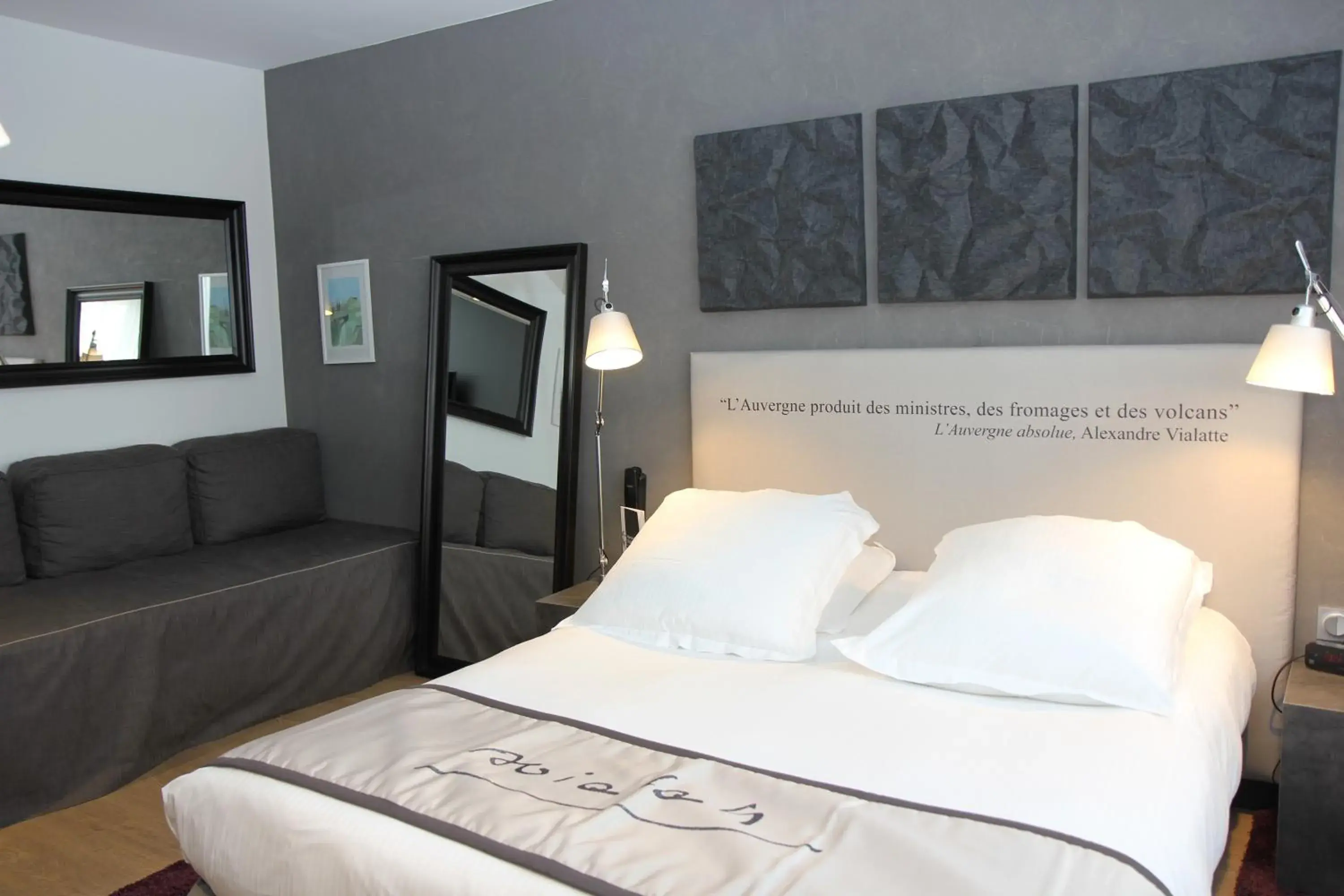 Photo of the whole room, Bed in Best Western Plus Hotel Litteraire Alexandre Vialatte