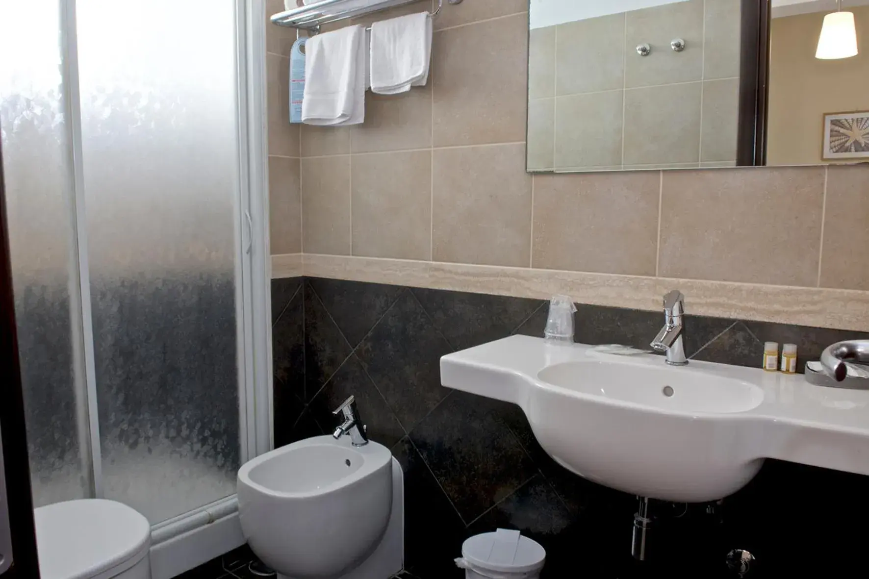 Bathroom in Hotel Ristorante Centosedici