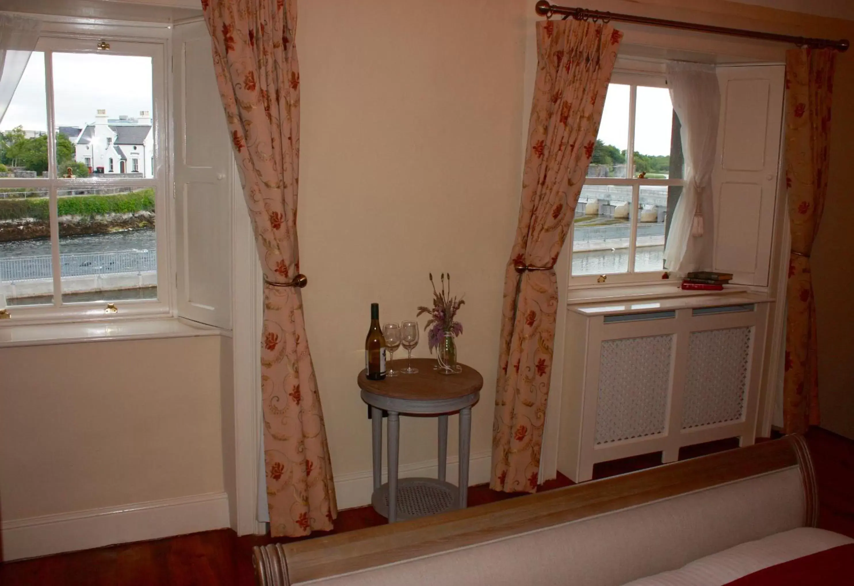 Bedroom, Seating Area in Corrib House Guest Accommodation