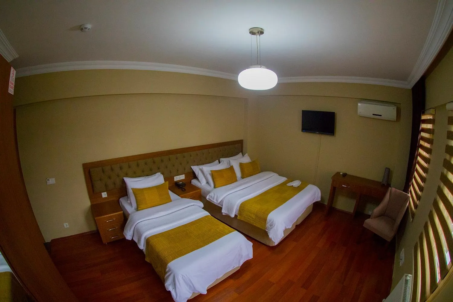 Photo of the whole room, Bed in Ramparts Hotel