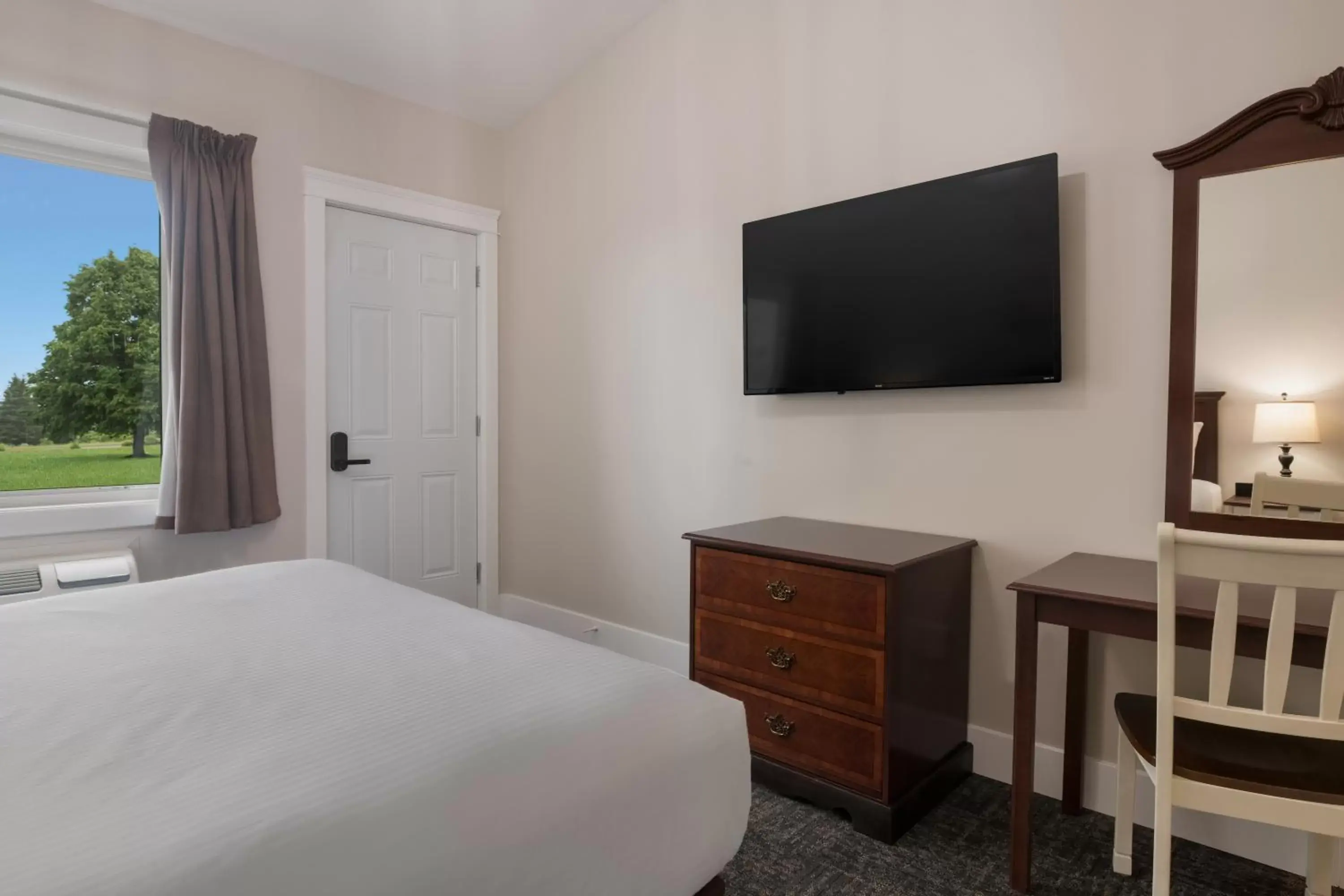 hair dresser, TV/Entertainment Center in Canadas Best Value Inn & Suites-Charlottetown