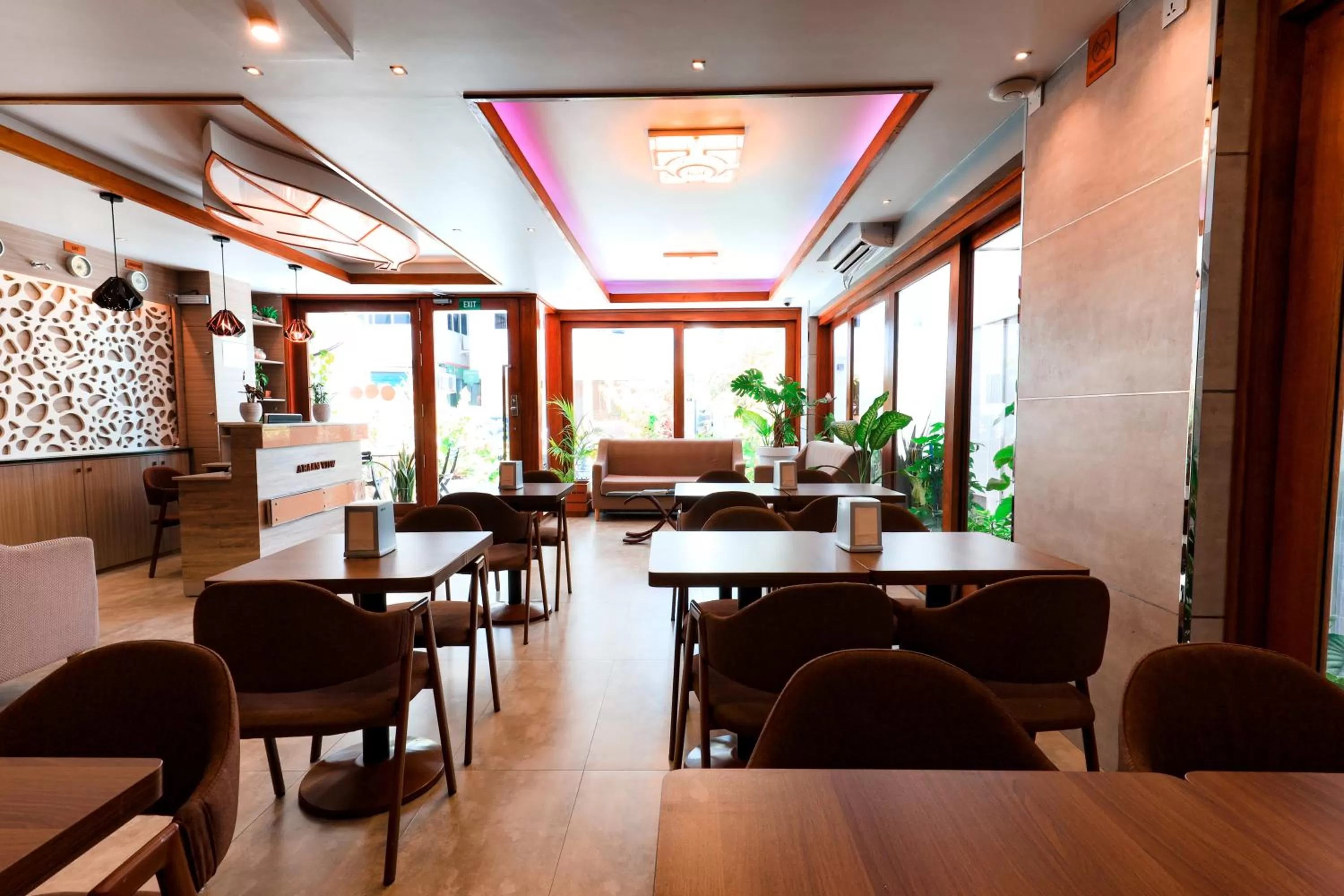 Restaurant/places to eat in Araamview