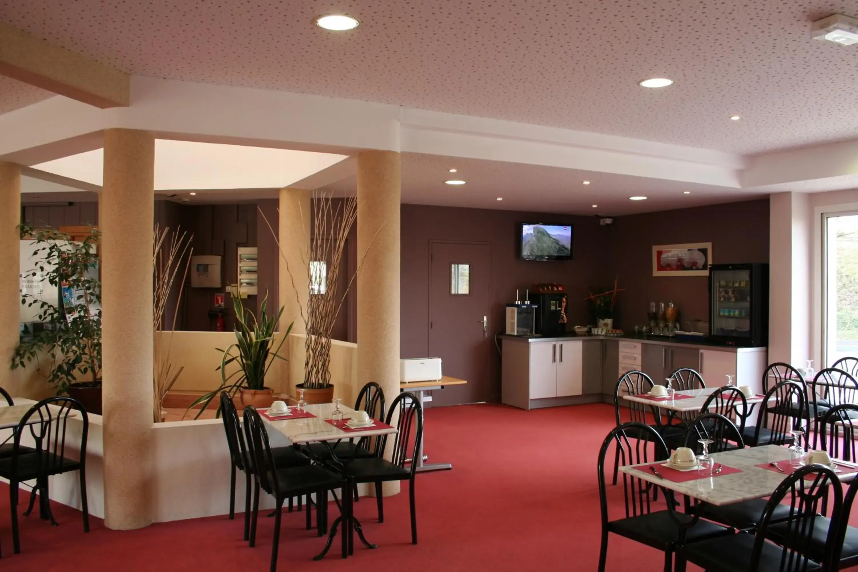 Restaurant/Places to Eat in Comfort Hotel Saintes