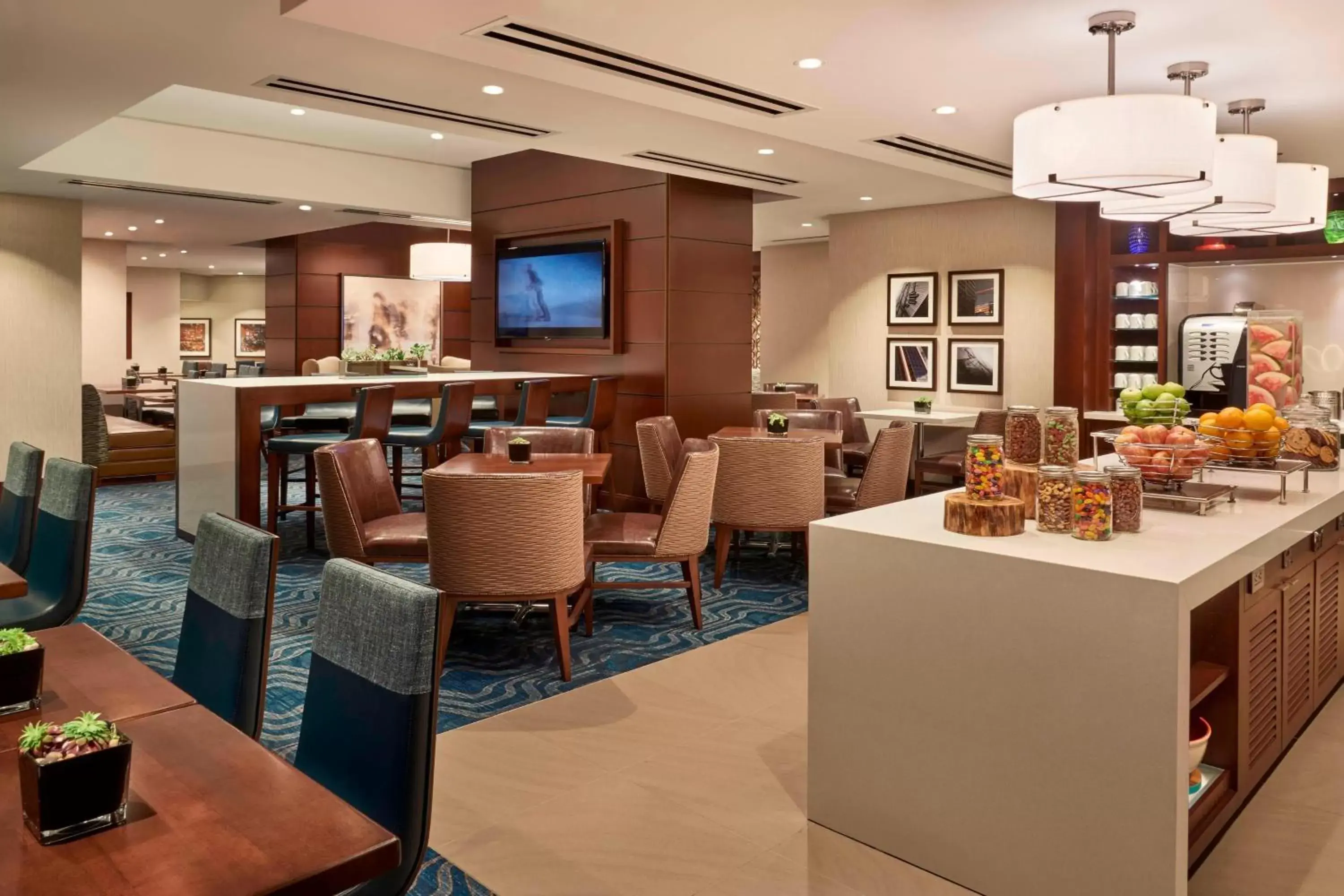 Lounge or bar, Restaurant/Places to Eat in Marriott Downtown at CF Toronto Eaton Centre