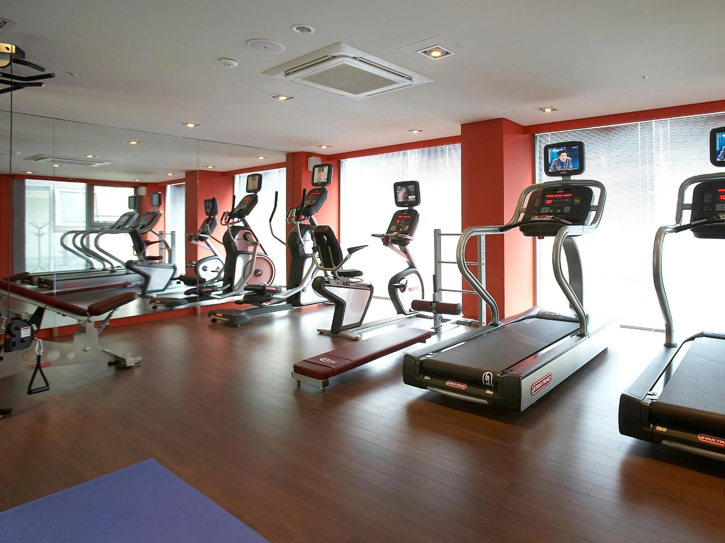 Fitness centre/facilities in La Casa Hotel Seoul