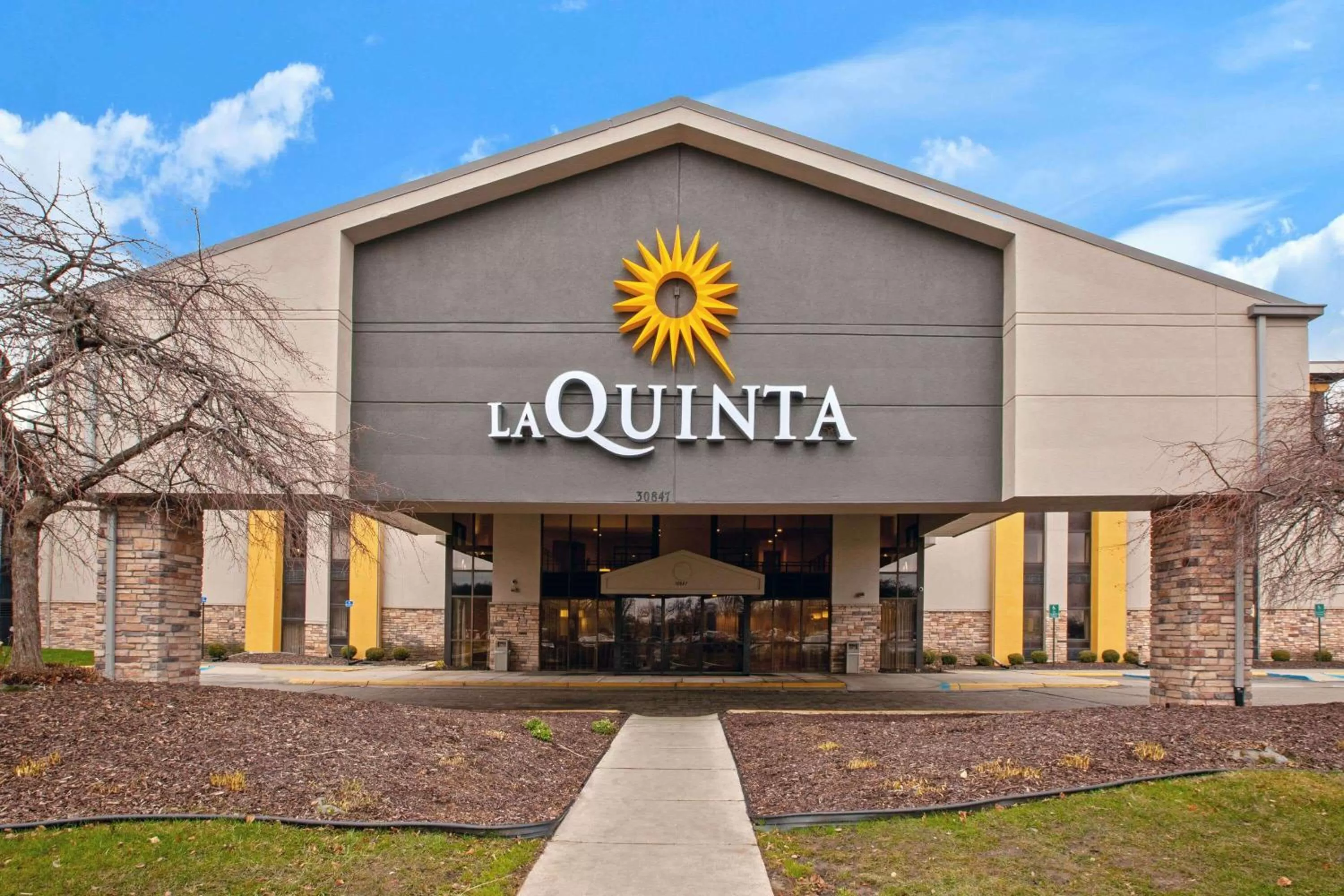 Property building in La Quinta Inn & Suites by Wyndham Detroit Metro Airport