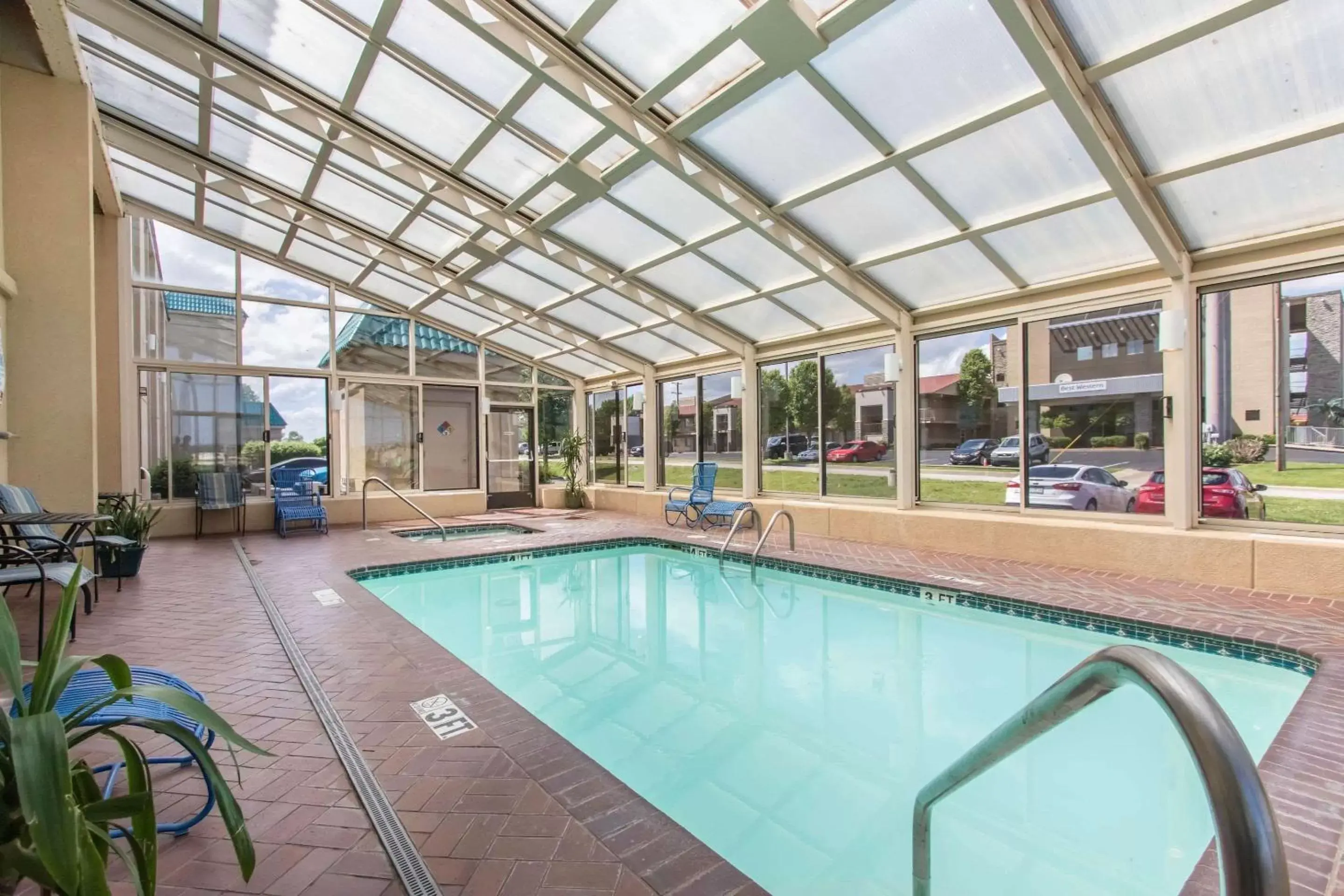 On site, Swimming Pool in Econo Lodge Inn & Suites Joplin