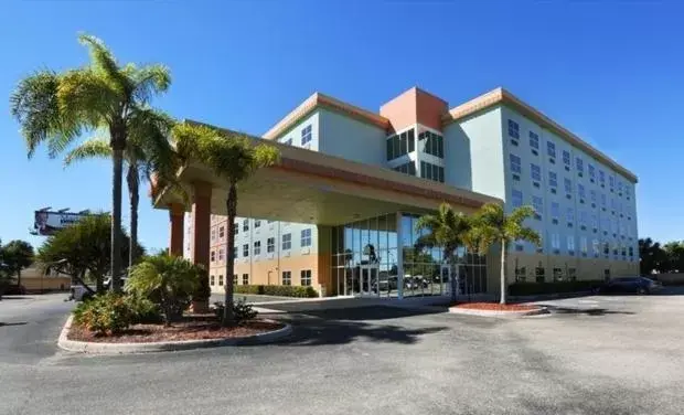 Facade/entrance, Property Building in Allure Suites of Fort Myers