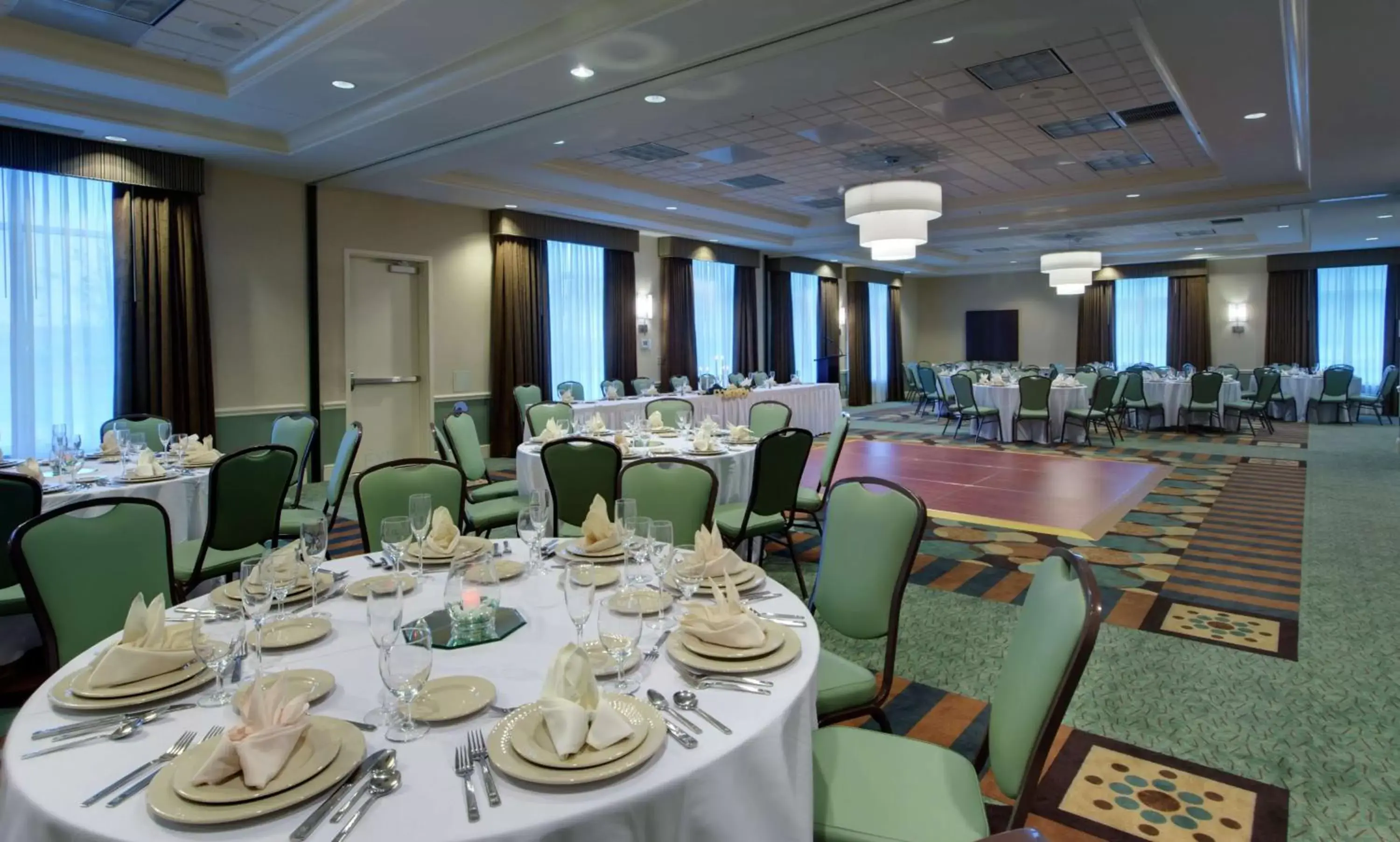 Meeting/conference room, Restaurant/Places to Eat in Hilton Garden Inn Waldorf