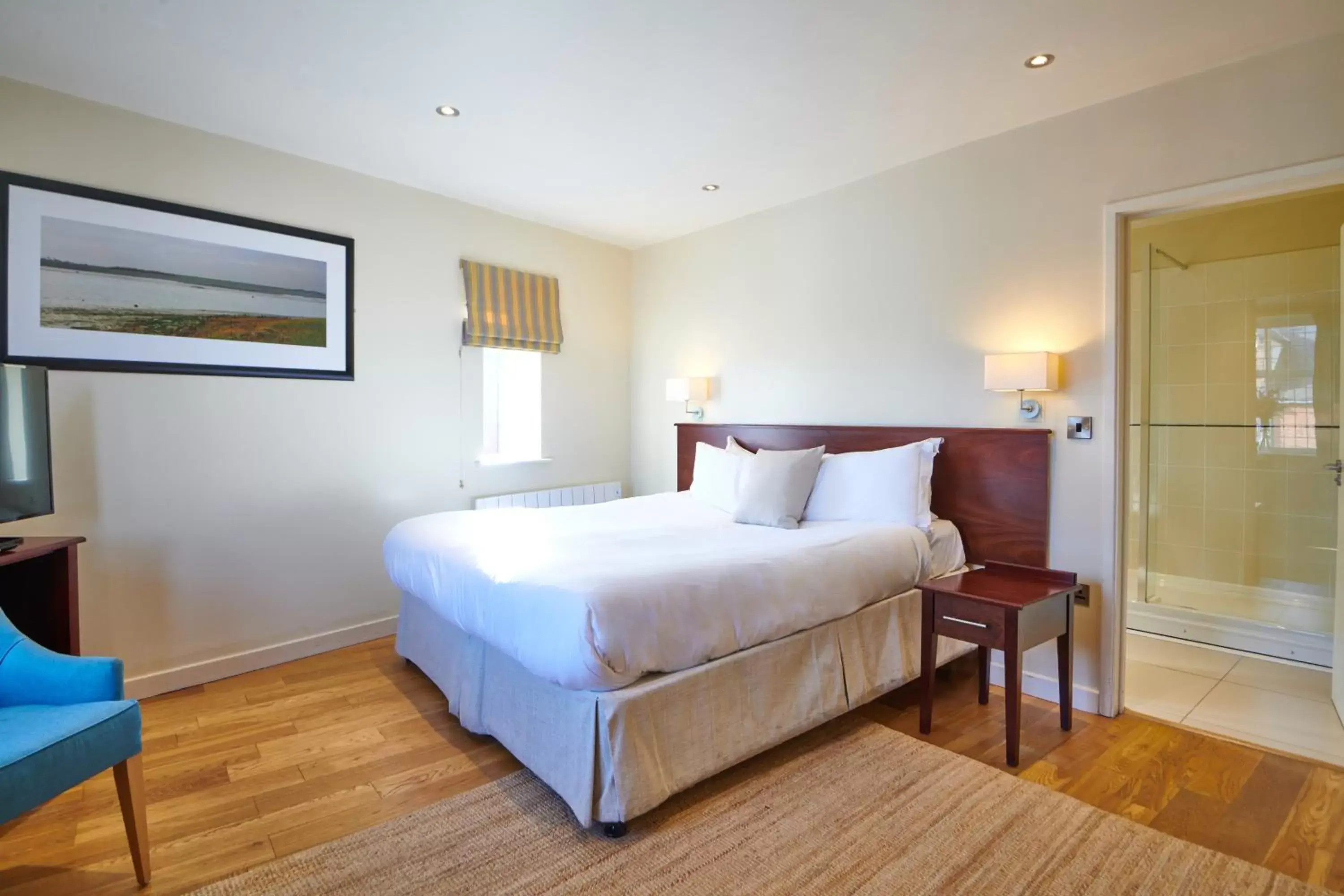 Bedroom, Bed in County Hotel