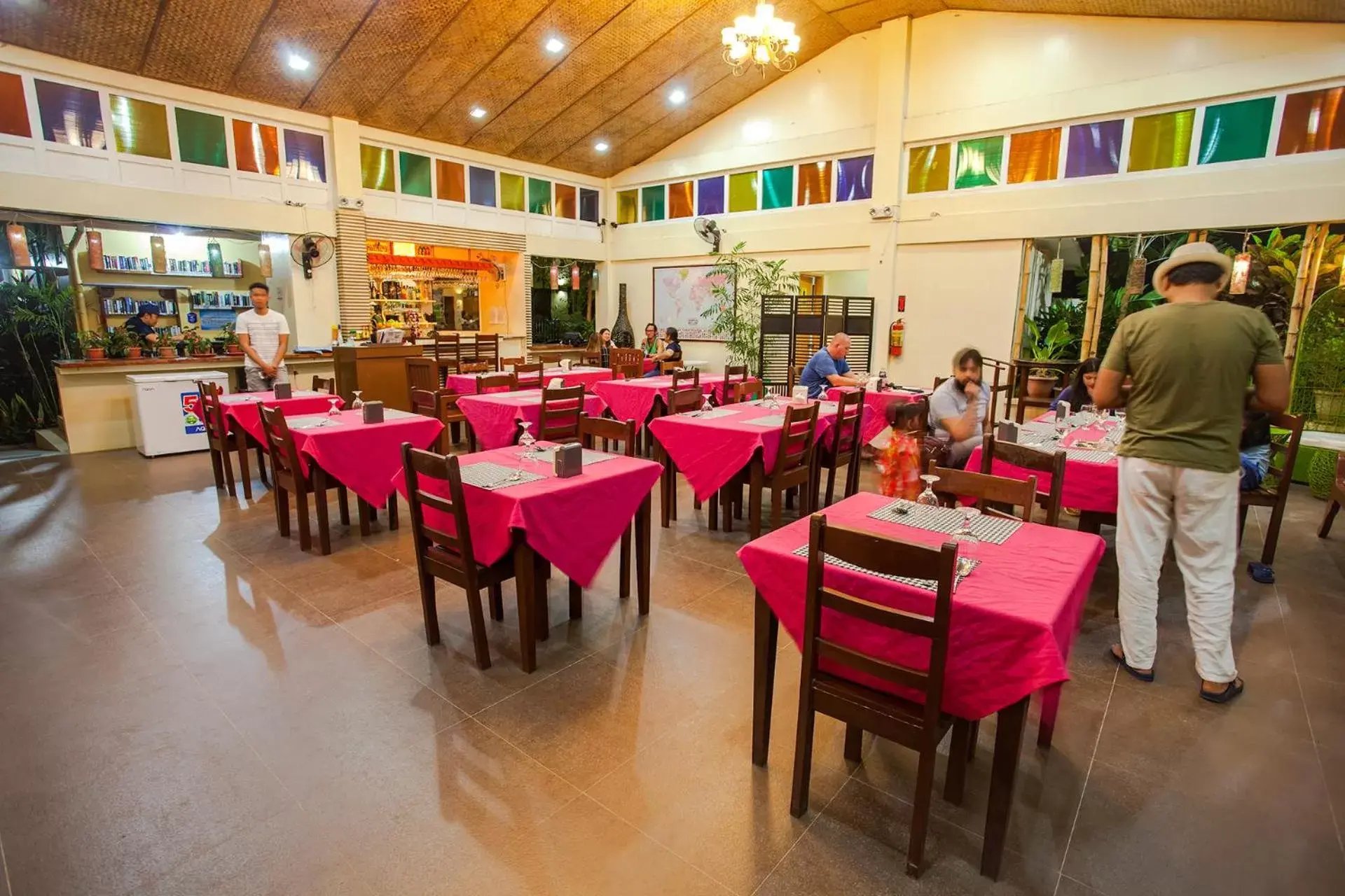 Restaurant/places to eat in Blue Lagoon Inn & Suites Restaurant/places to eat in Blue Lagoon Inn & Suites