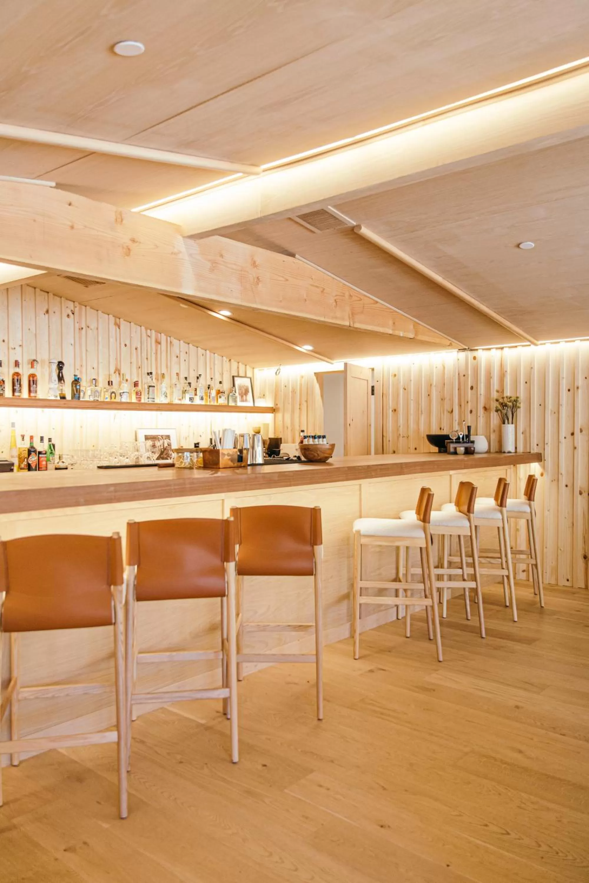 Lounge or bar in CALAMIGOS RANCH Resort & Spa