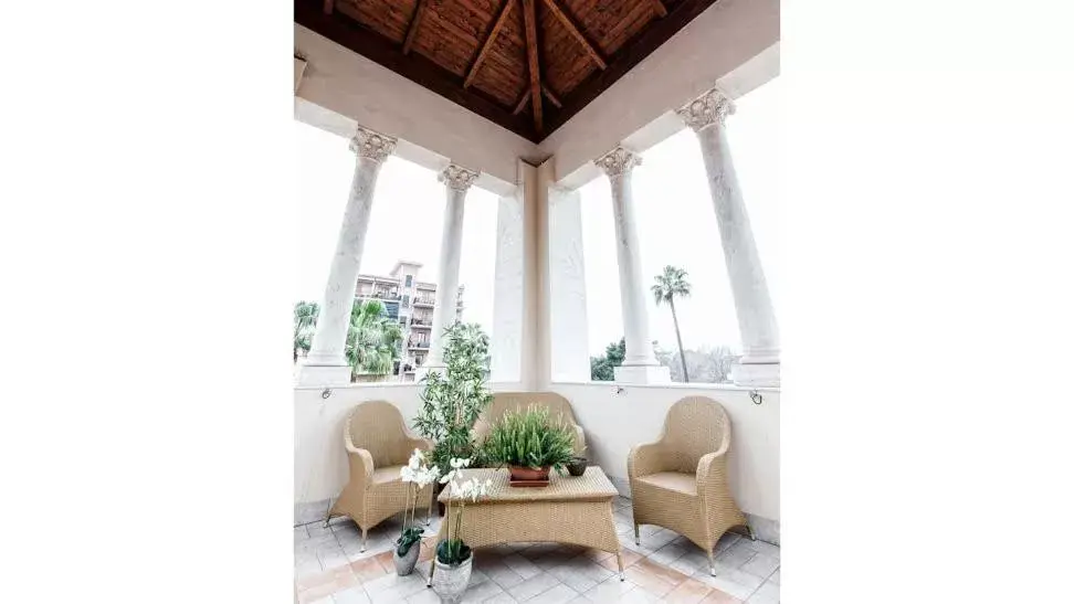 Balcony/Terrace, Seating Area in Villa Pallotta Luxury B&B